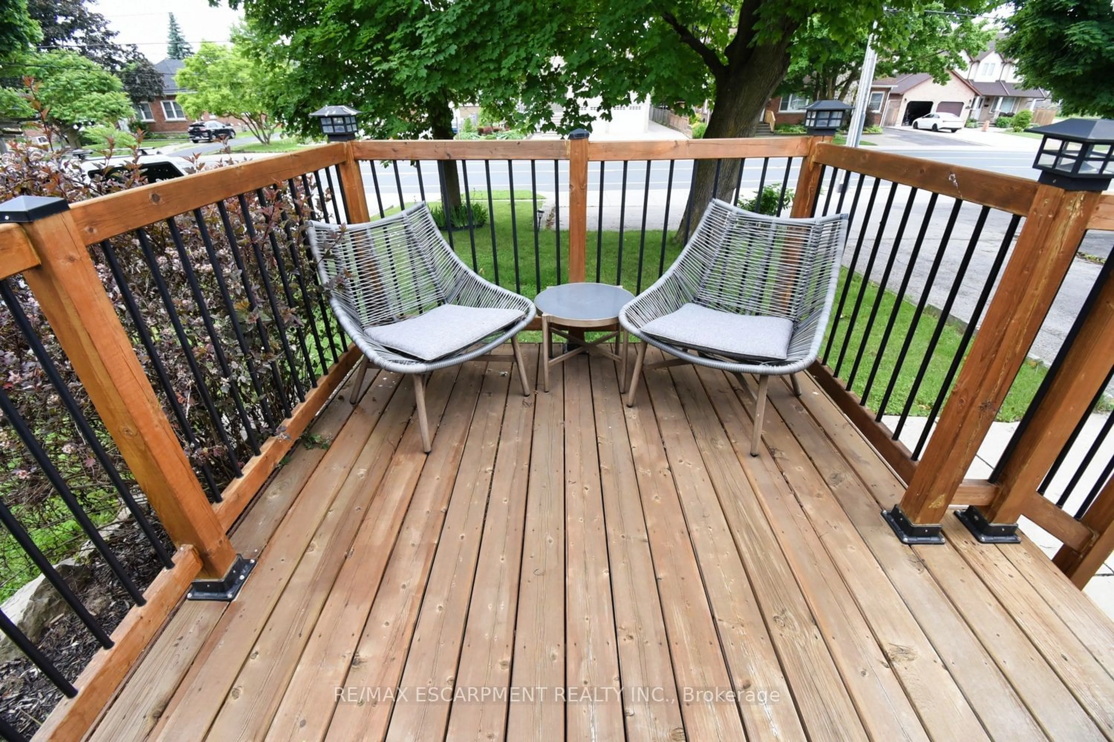 Patio for 921 West 5th St, Hamilton Ontario L9C 5R6