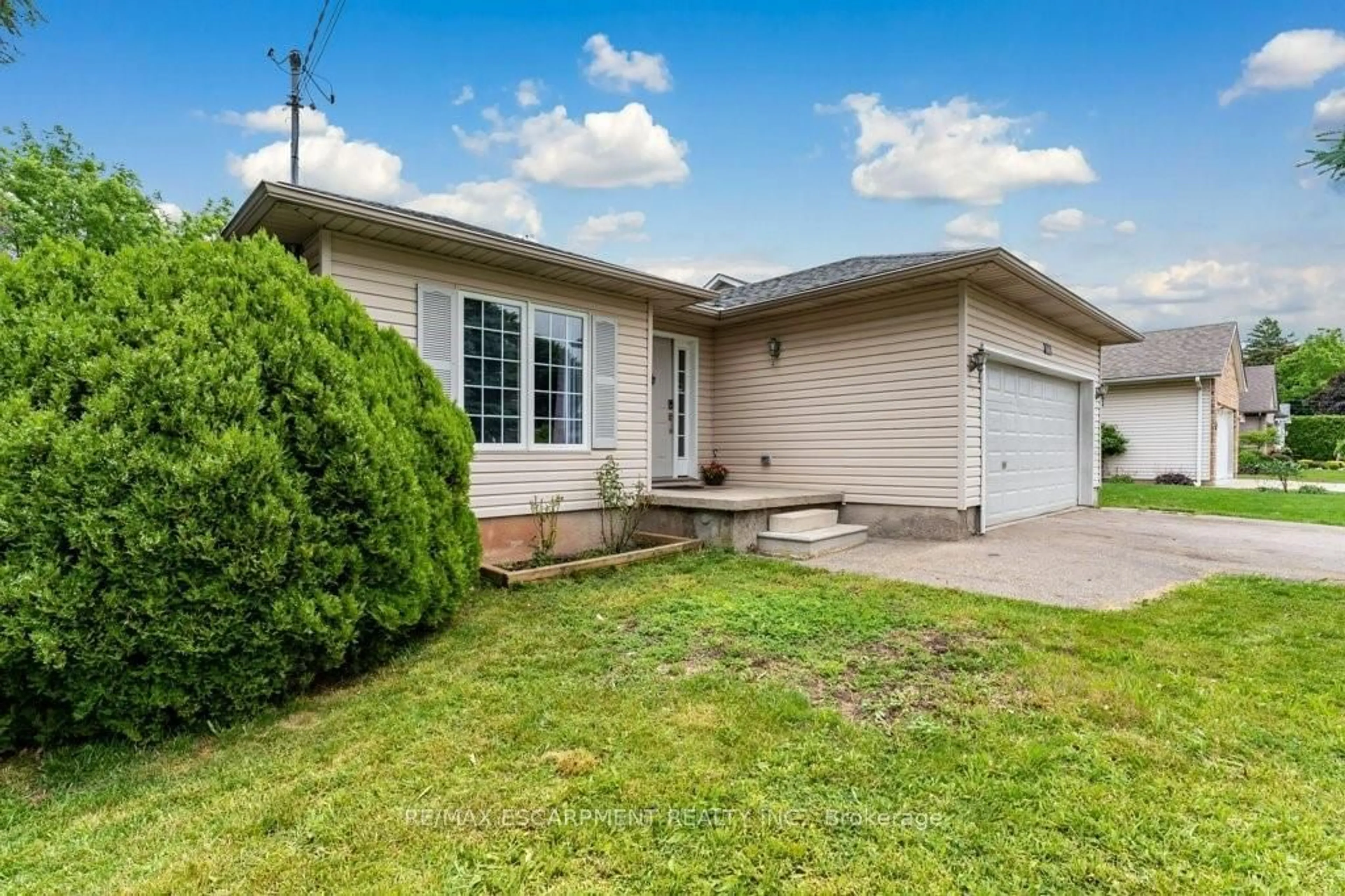 Frontside or backside of a home for 14 Marlow Ave, Grimsby Ontario L3M 1Y3