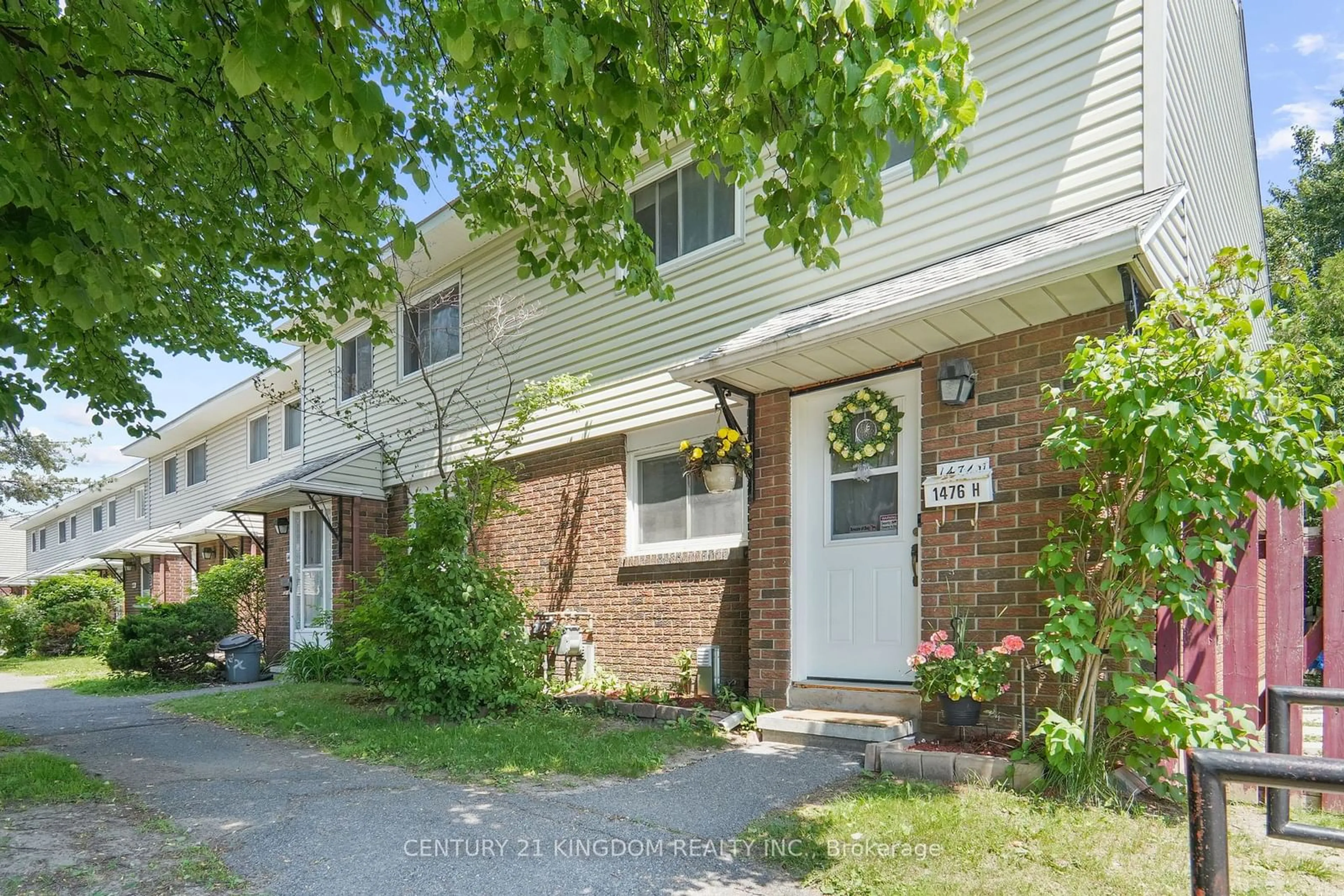 A pic from exterior of the house or condo for 1476 Heatherington Rd #H   103, Ottawa Ontario K1V 6S1