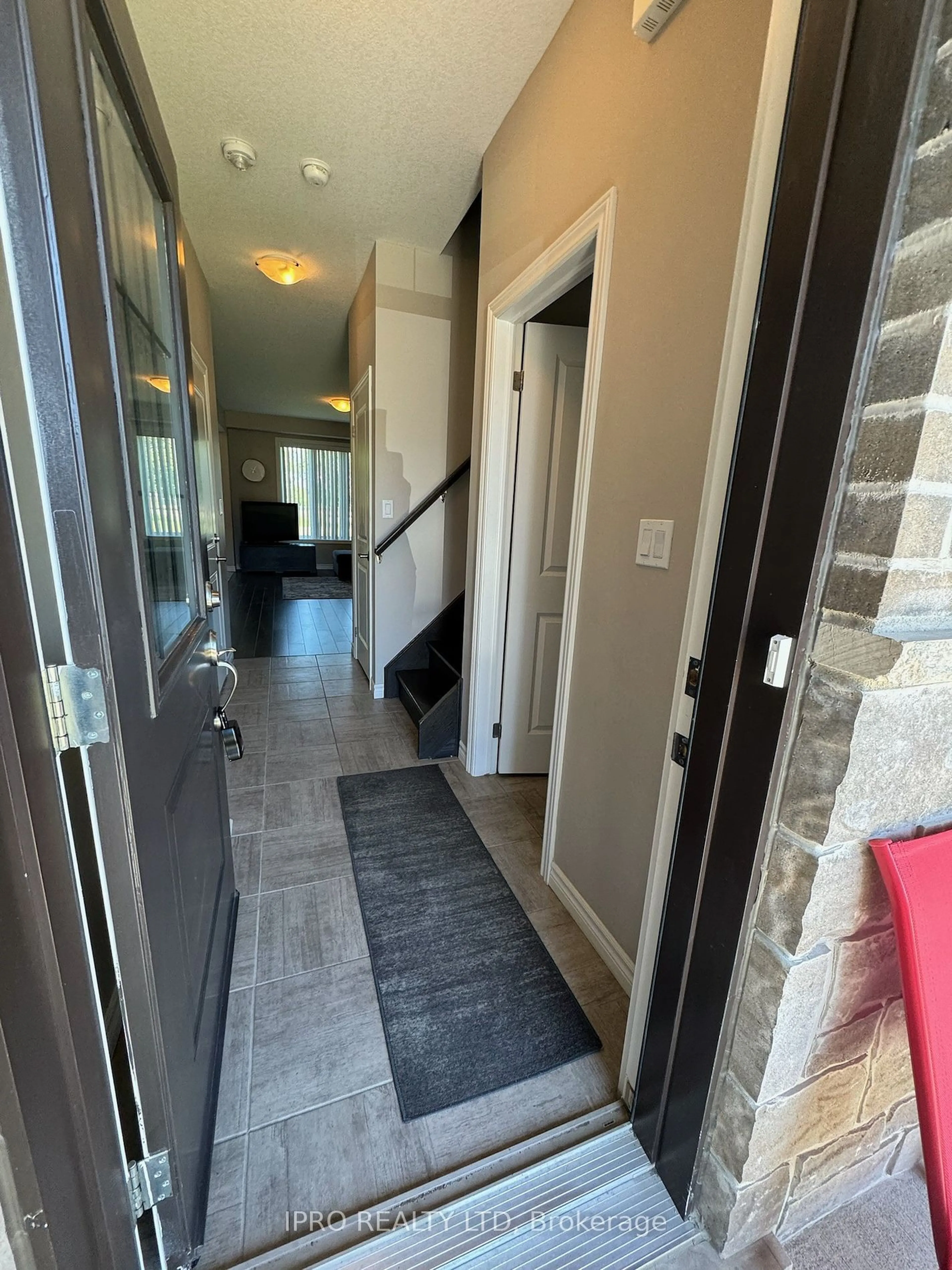 Indoor entryway for 198 links Cres, Woodstock Ontario N4T 0L9