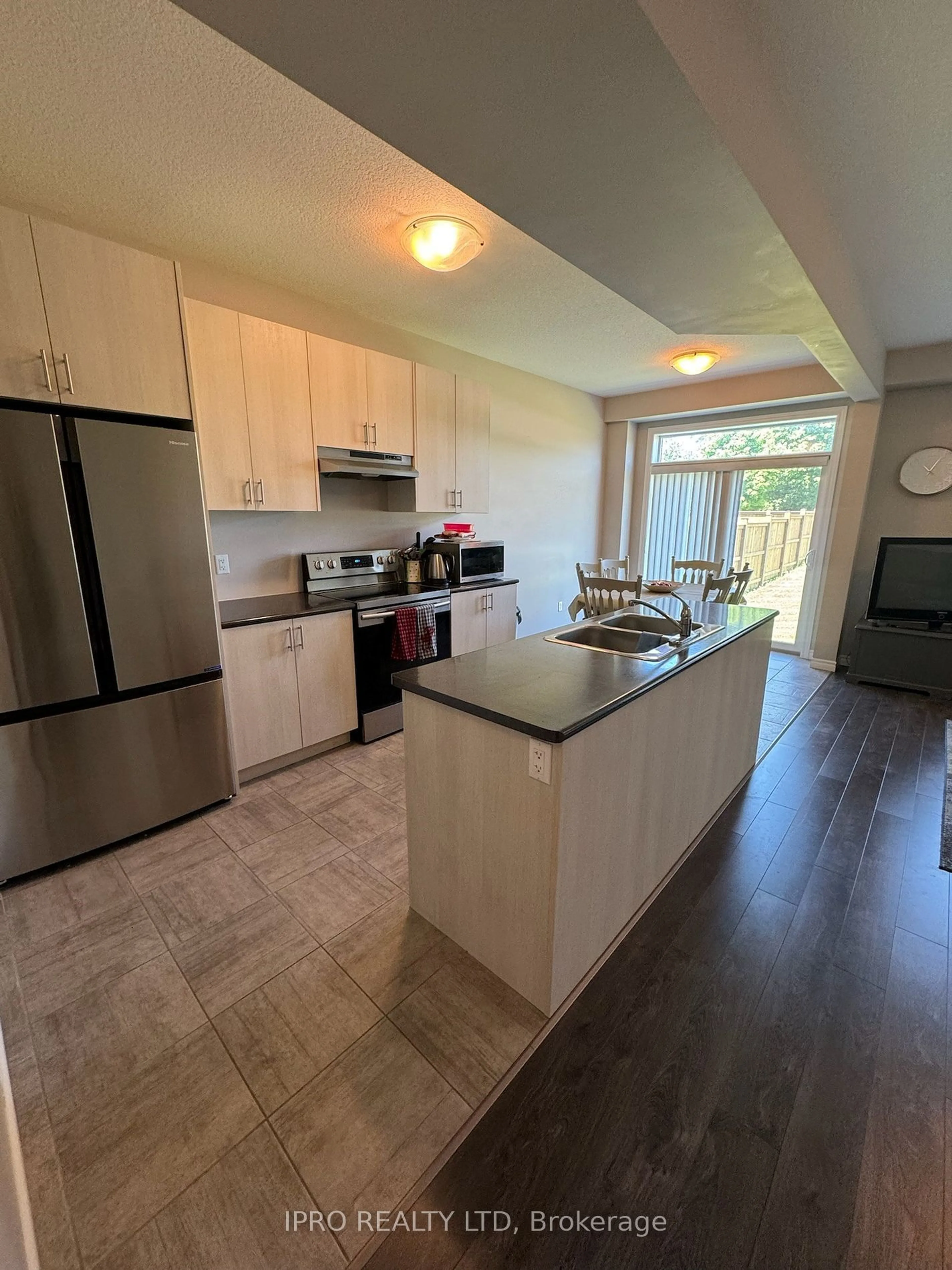 Kitchen for 198 links Cres, Woodstock Ontario N4T 0L9