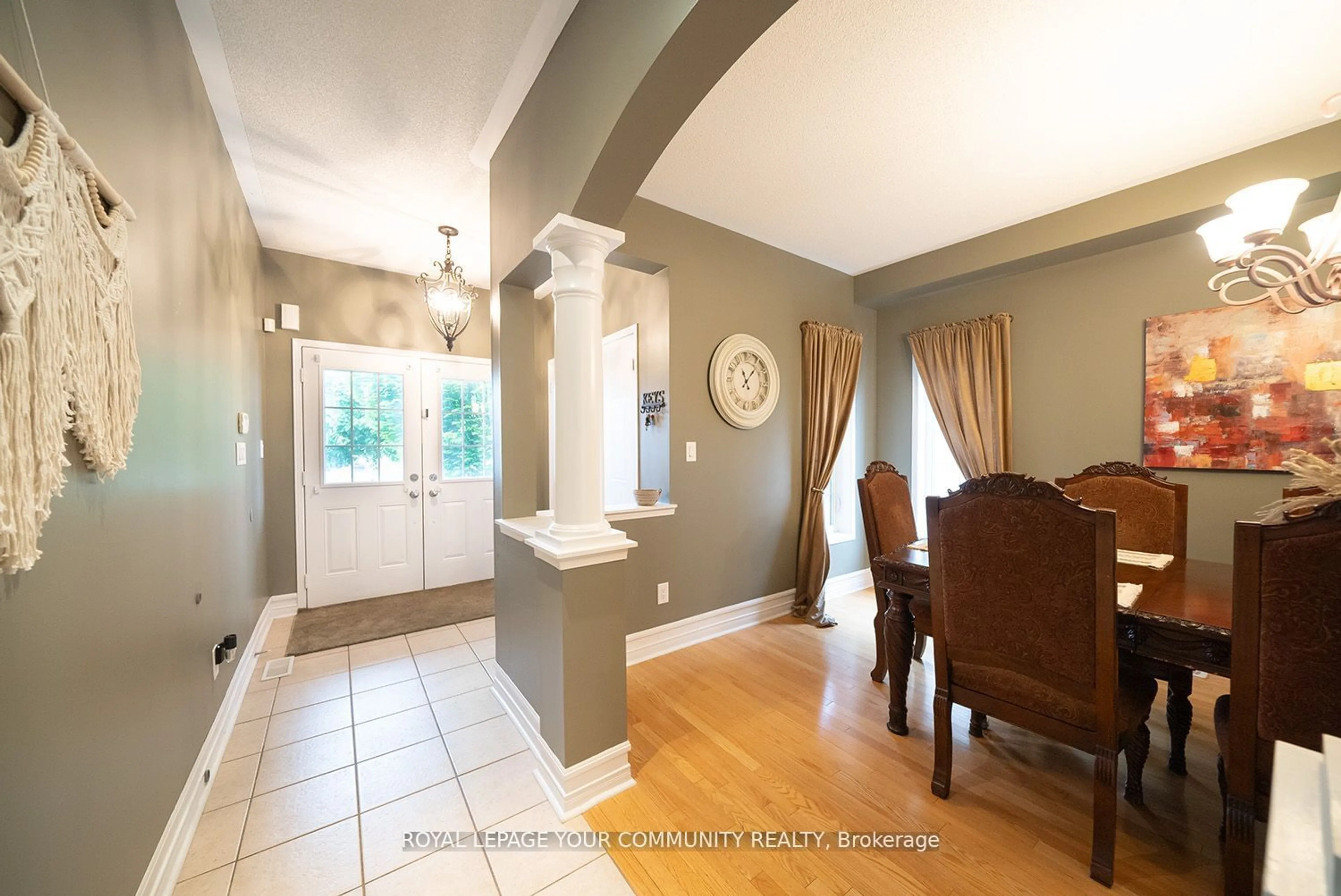 Indoor entryway for 42 Hansford Dr, Brantford Ontario N3S 0B6