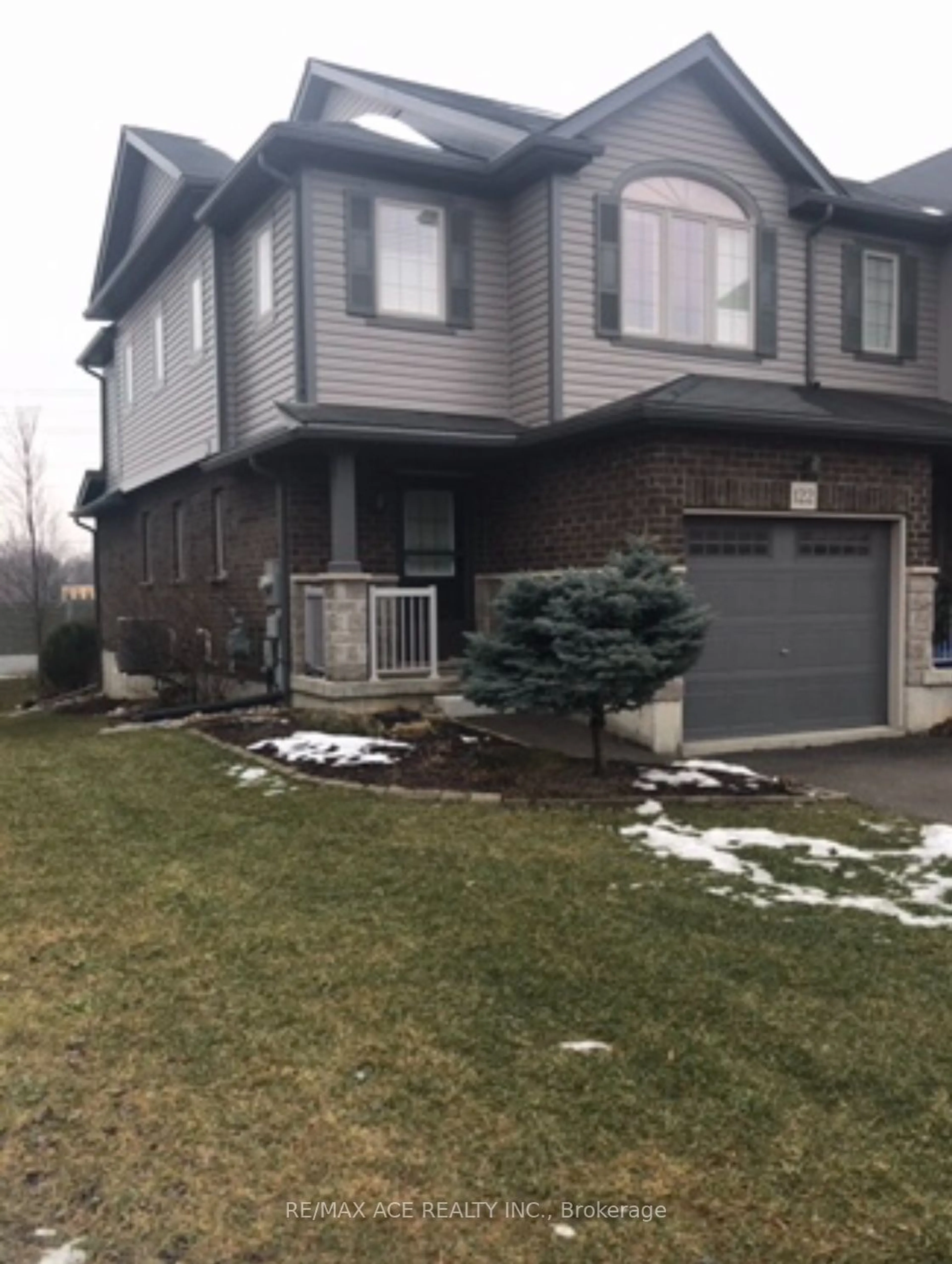 A pic from exterior of the house or condo for 122 Rochefort St, Kitchener Ontario N2R 1V5