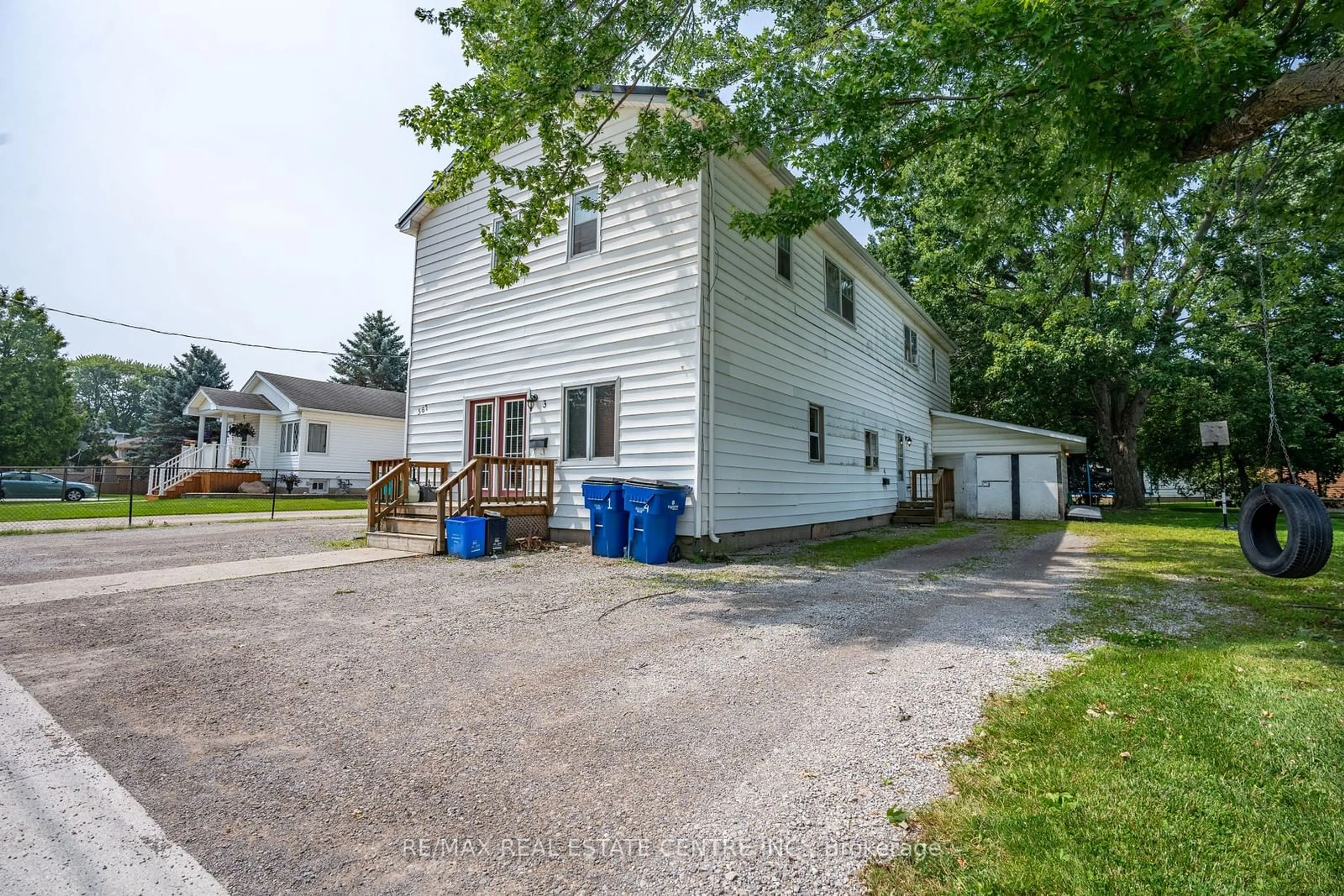 Outside view for 567 Duncan St, Chatham-Kent Ontario N8A 4E9