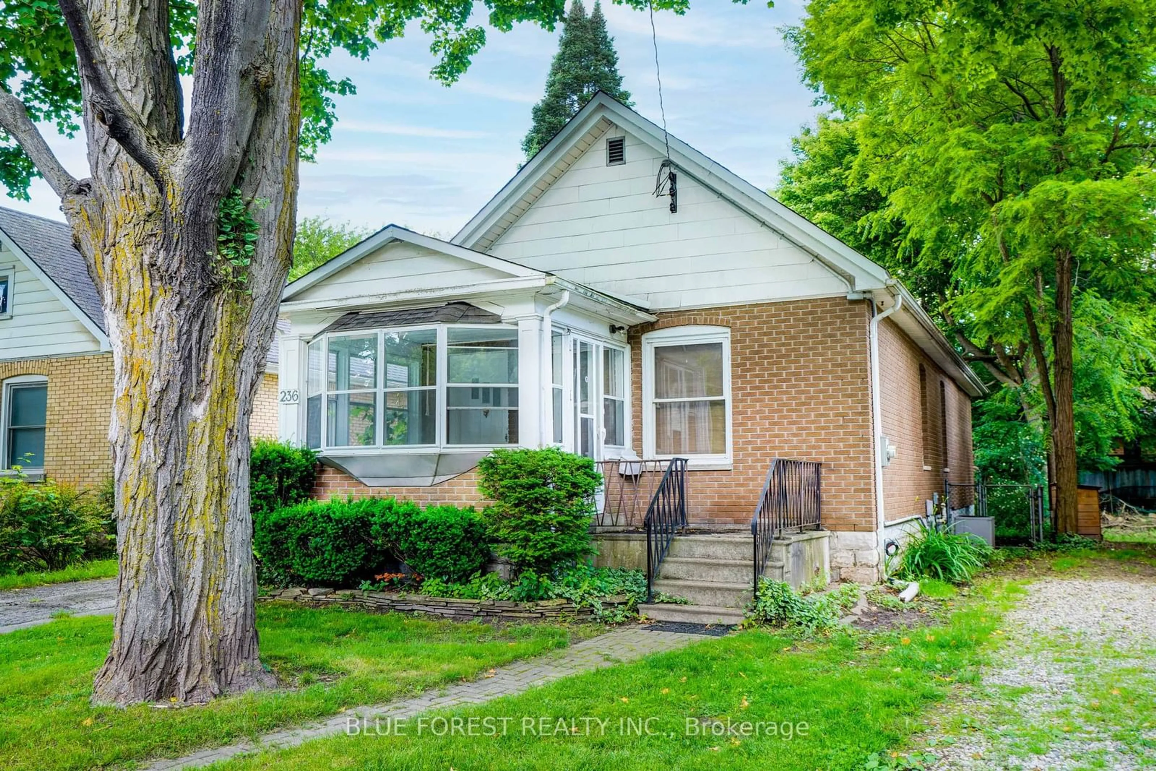 Frontside or backside of a home for 236 Bernard Ave, London Ontario N6A 2M8