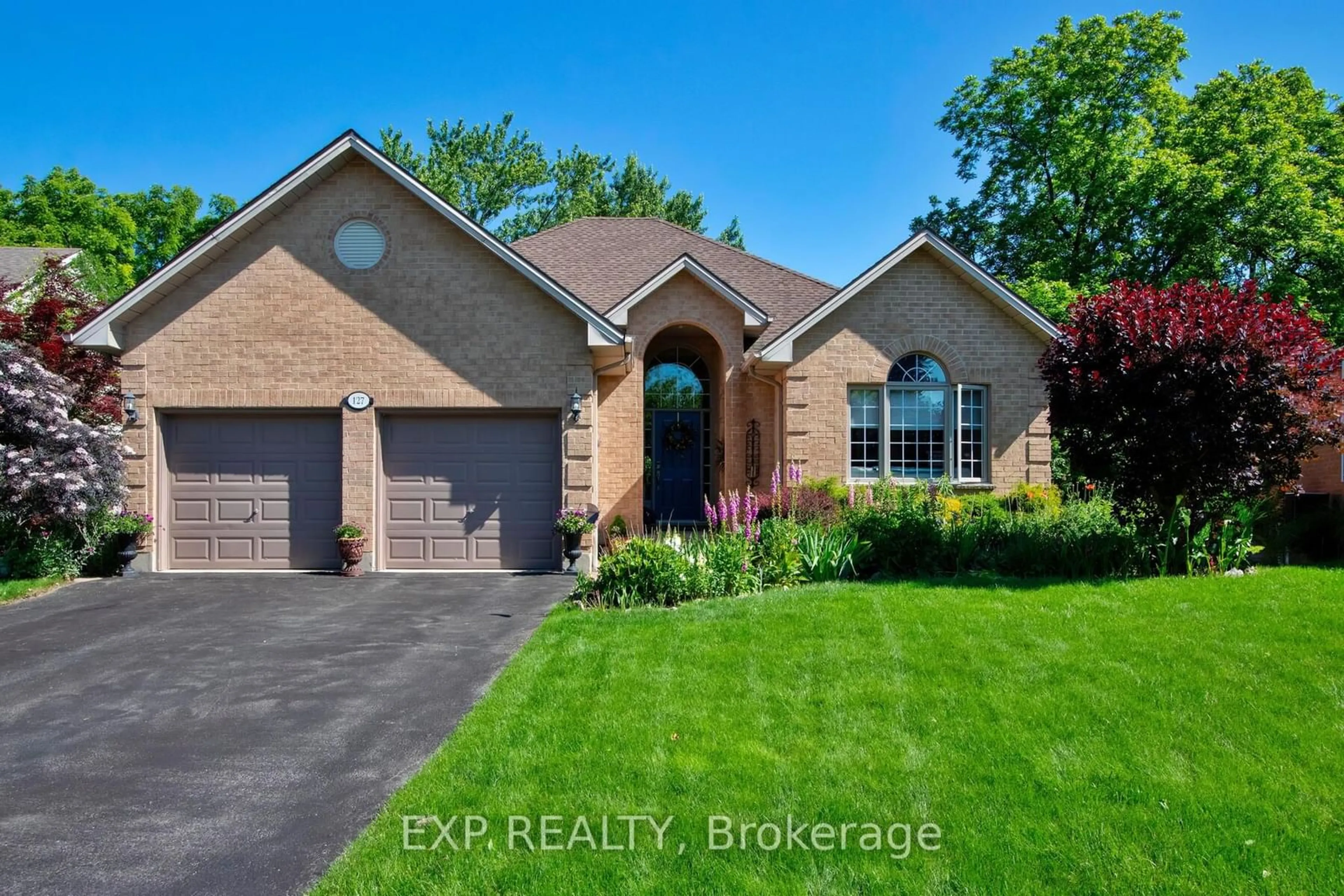 Frontside or backside of a home for 127 Glenridge Cres, London Ontario N6G 4X9