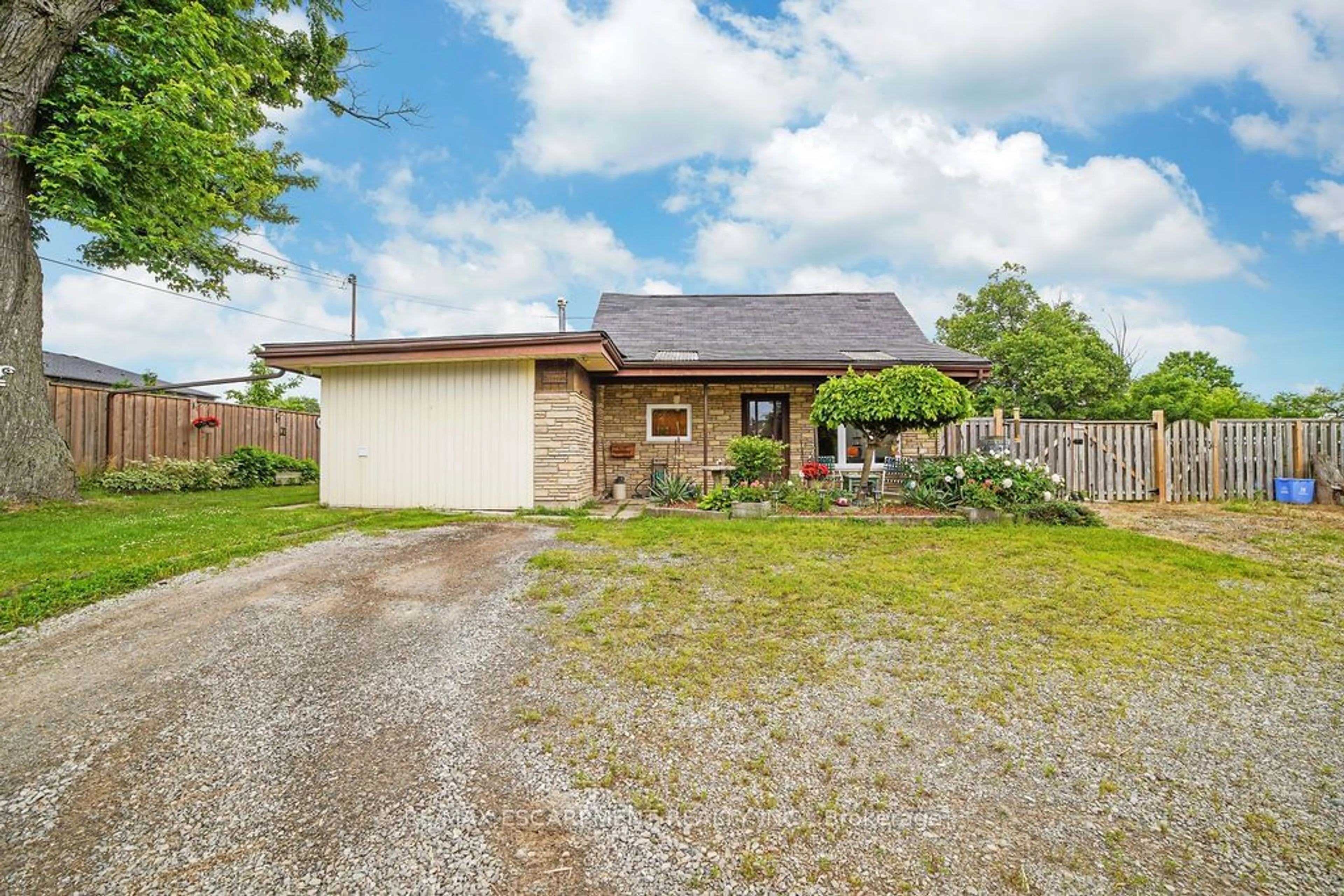 Frontside or backside of a home for 3325 Homestead Dr, Hamilton Ontario L0R 1W0