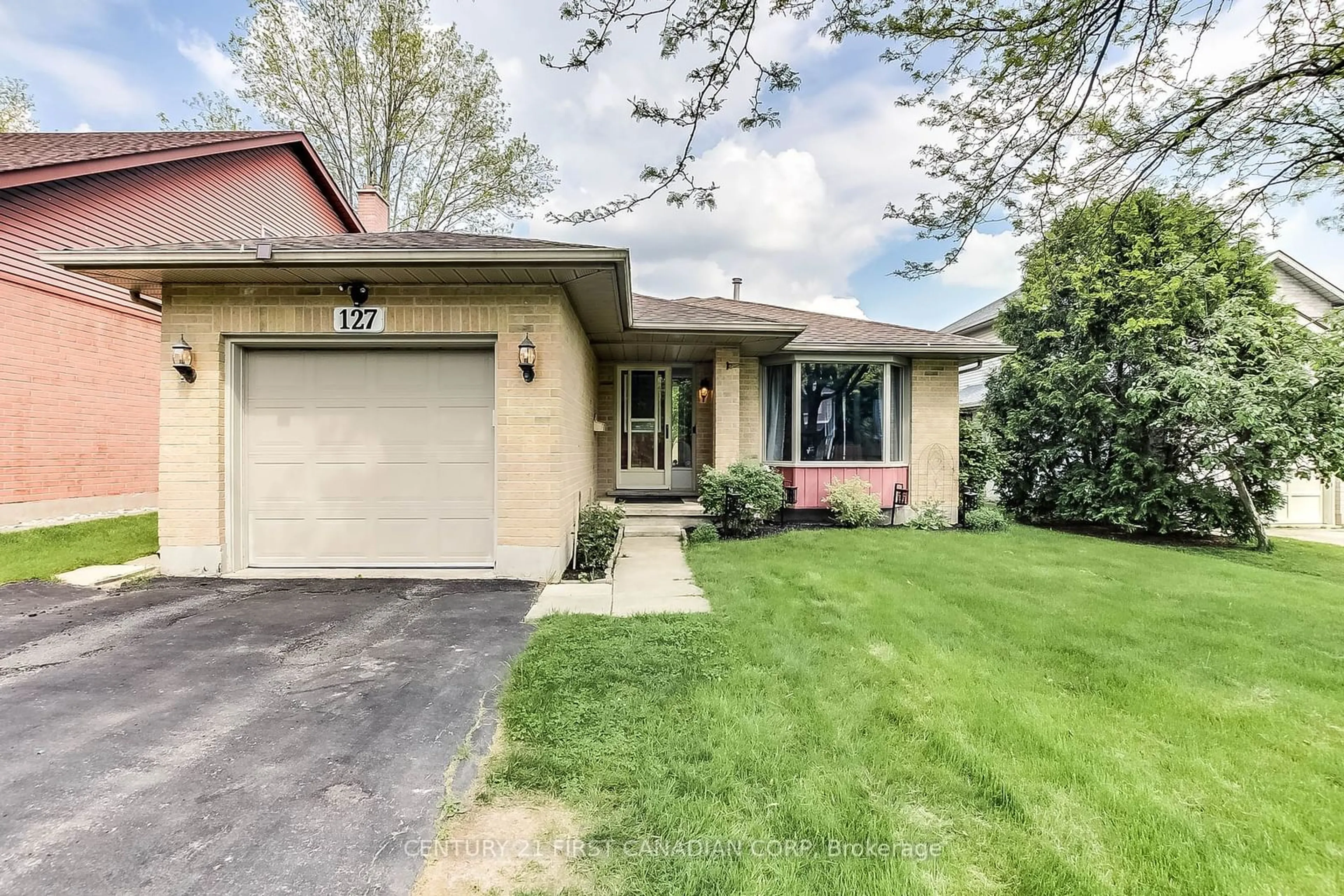 Home with brick exterior material for 127 Golfview Rd, London Ontario N6C 5V3