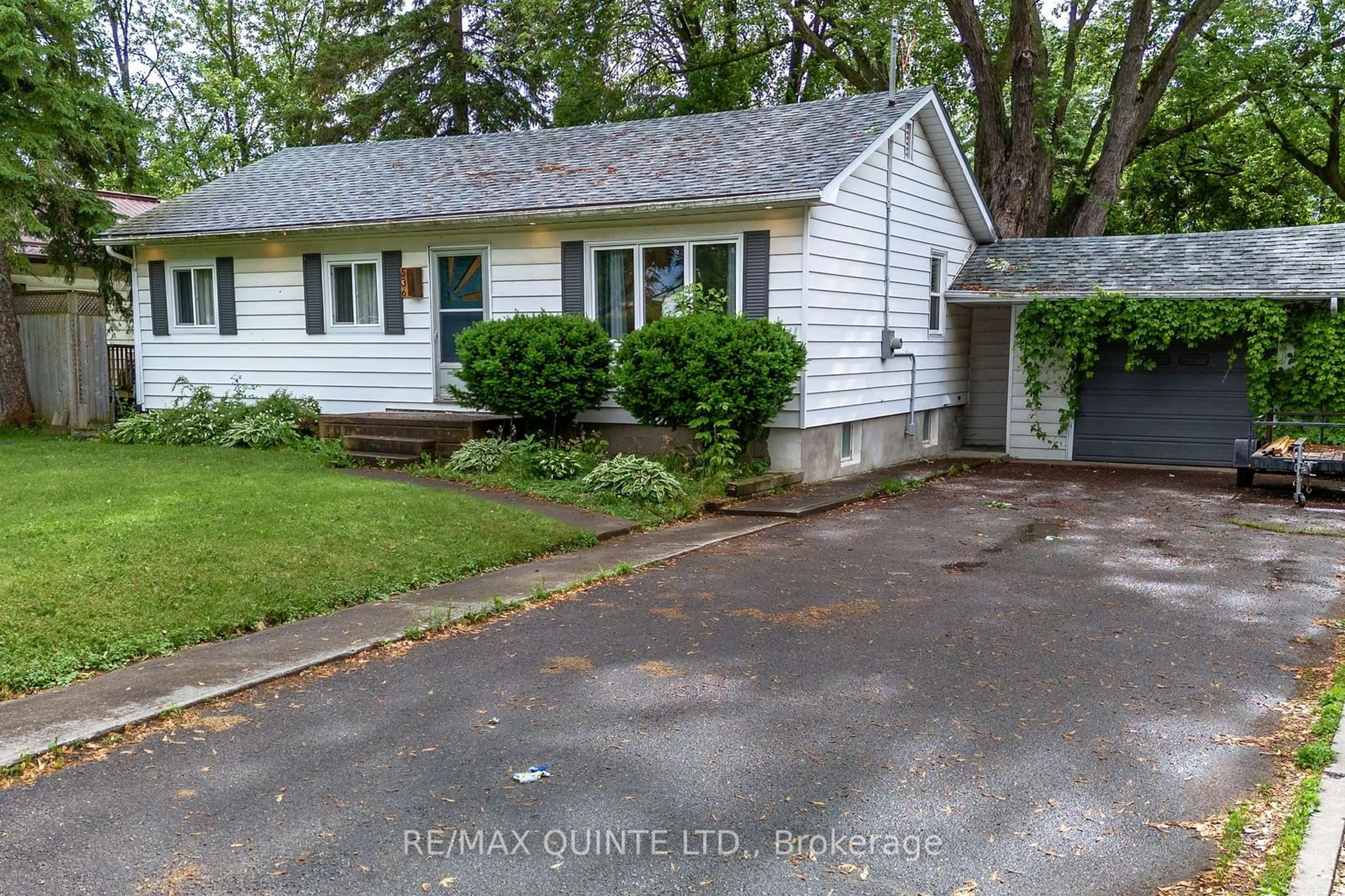 Frontside or backside of a home for 536 Sidney St St, Belleville Ontario K8P 4A2