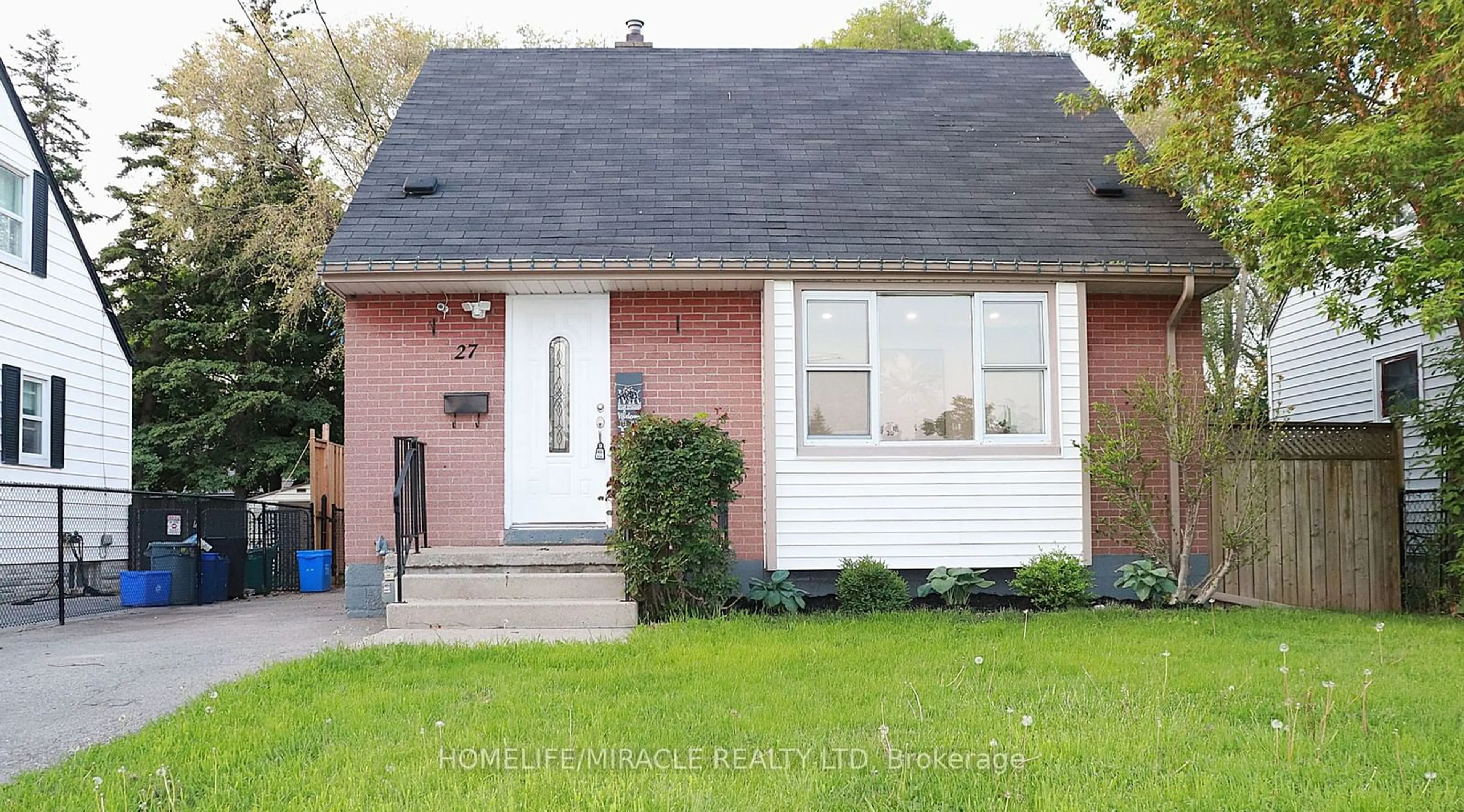 Frontside or backside of a home for 27 Glengrove Ave, Hamilton Ontario L8H 1M9