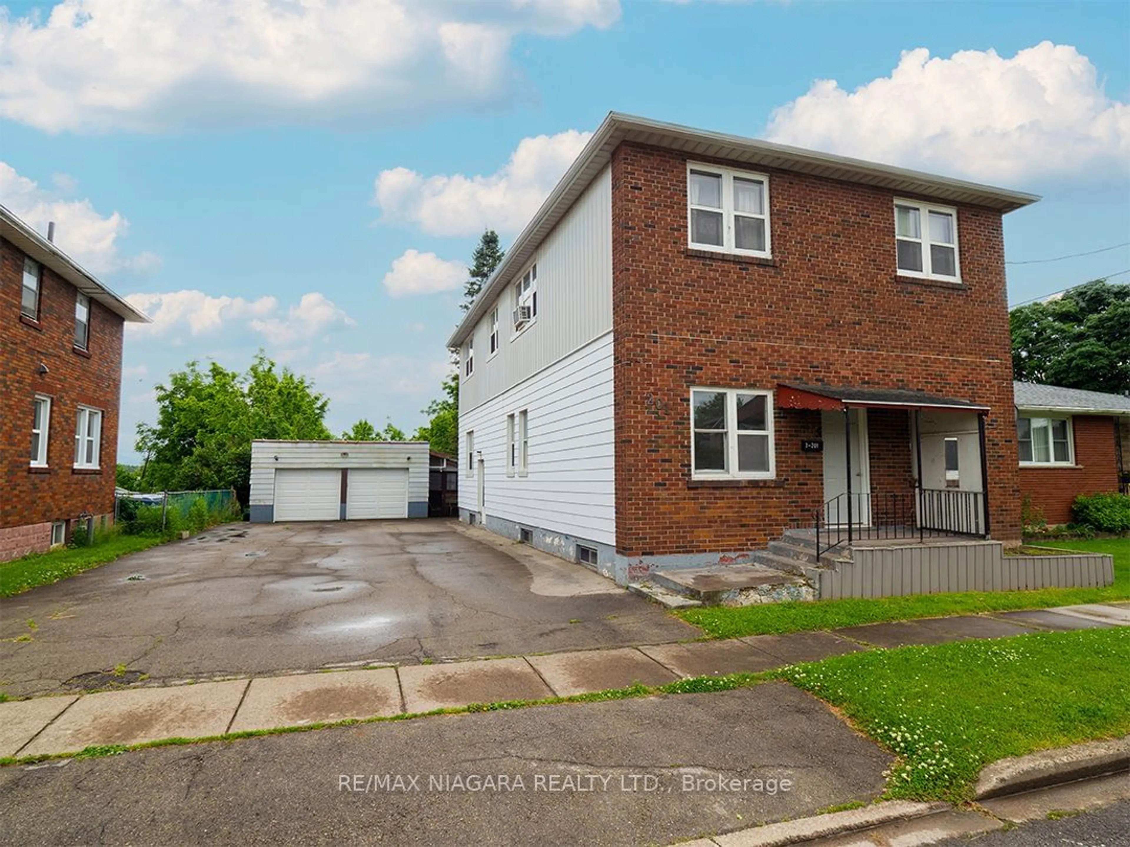 Frontside or backside of a home for 201 Bell St, Port Colborne Ontario L3K 1J2