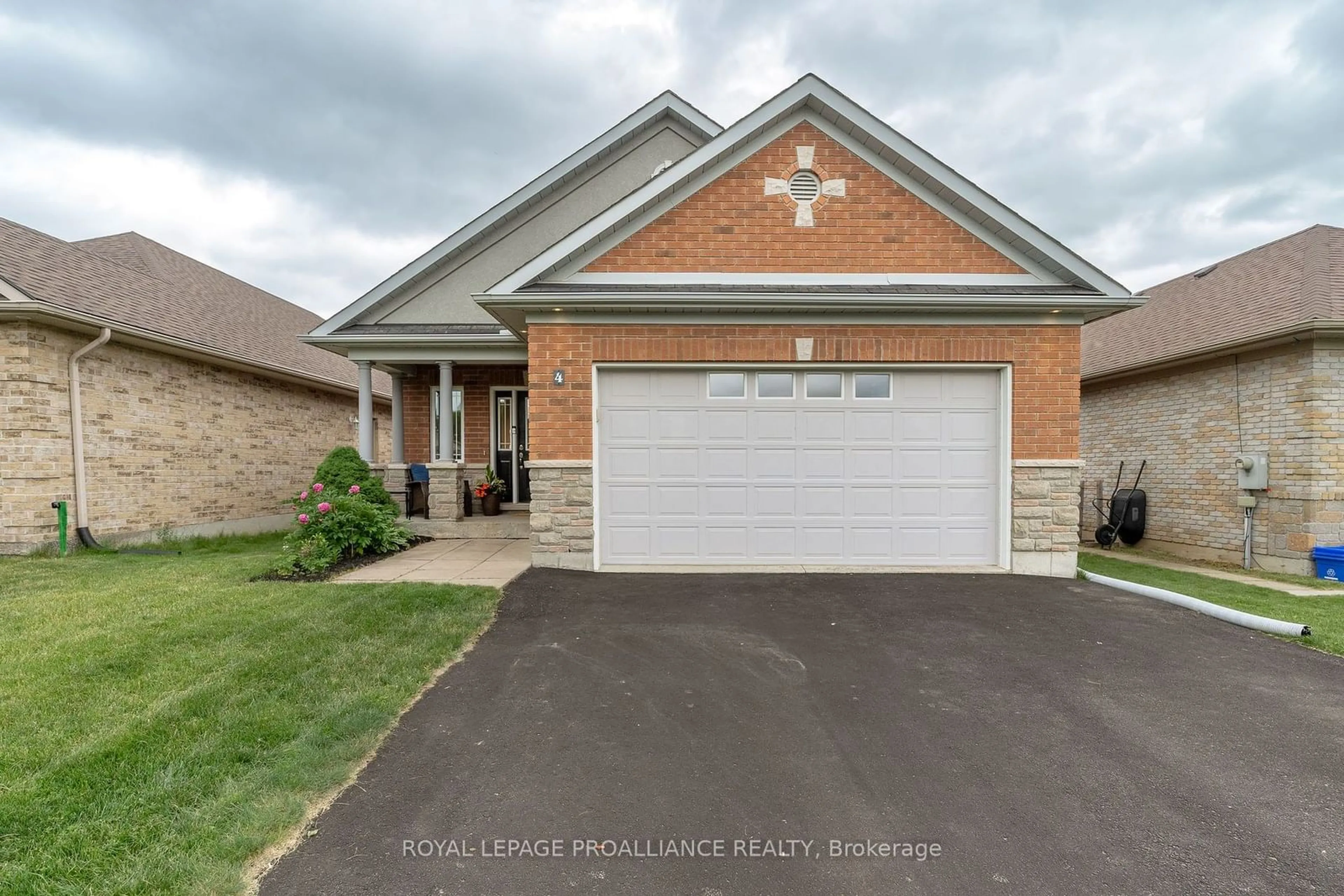 Frontside or backside of a home for 4 Trillium Crt, Belleville Ontario K8P 5M5