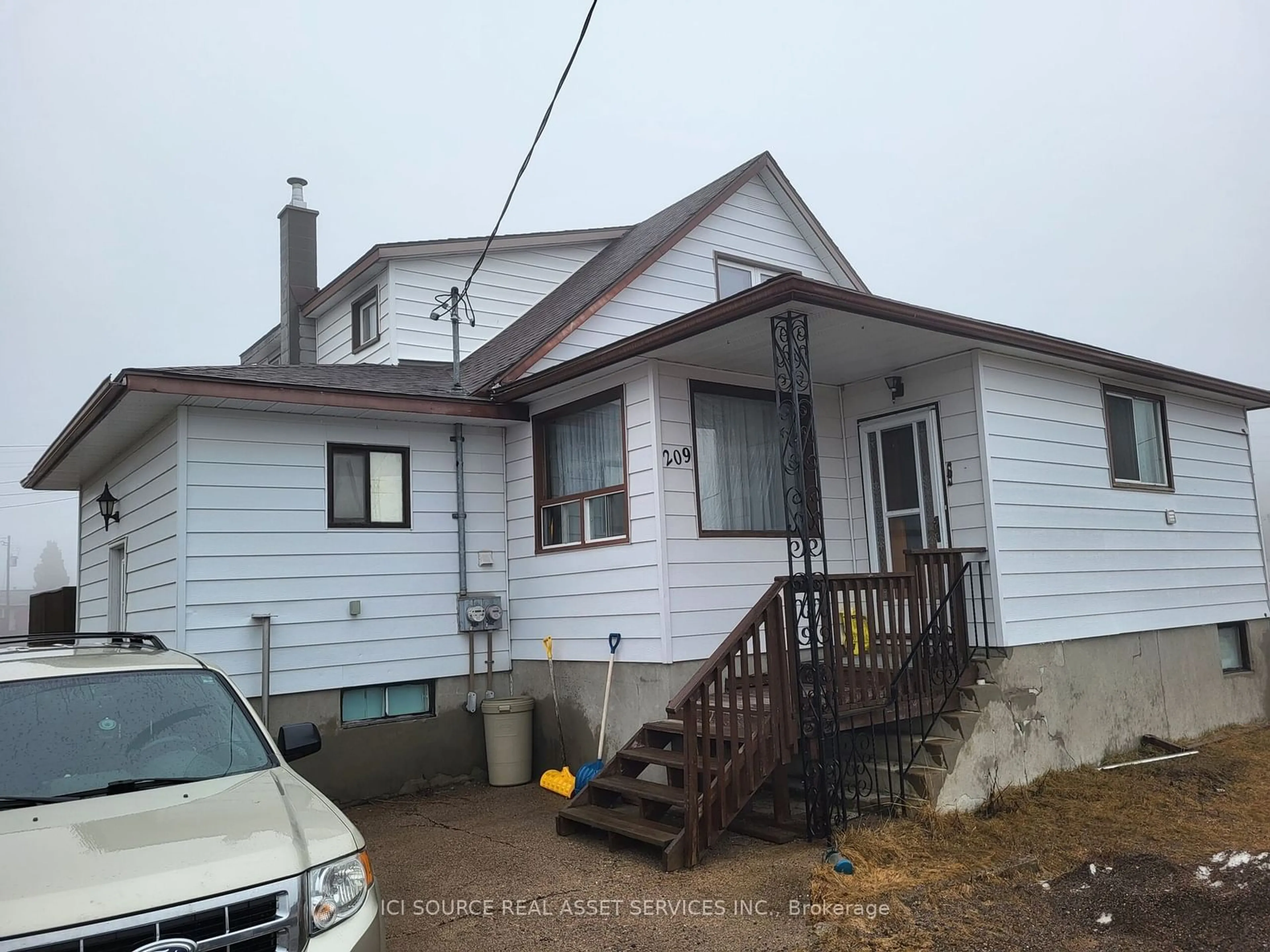 Frontside or backside of a home for 209 Walker St, Schreiber Ontario P0T 2S0