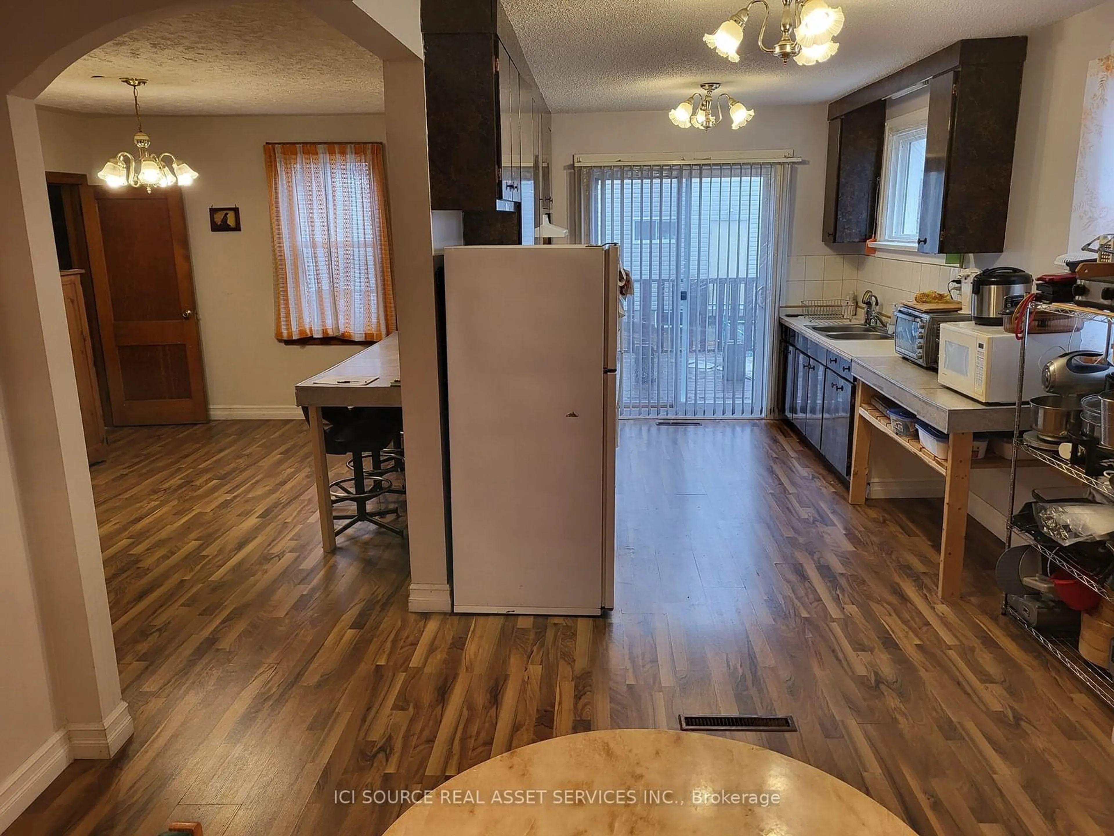 Standard kitchen for 209 Walker St, Schreiber Ontario P0T 2S0