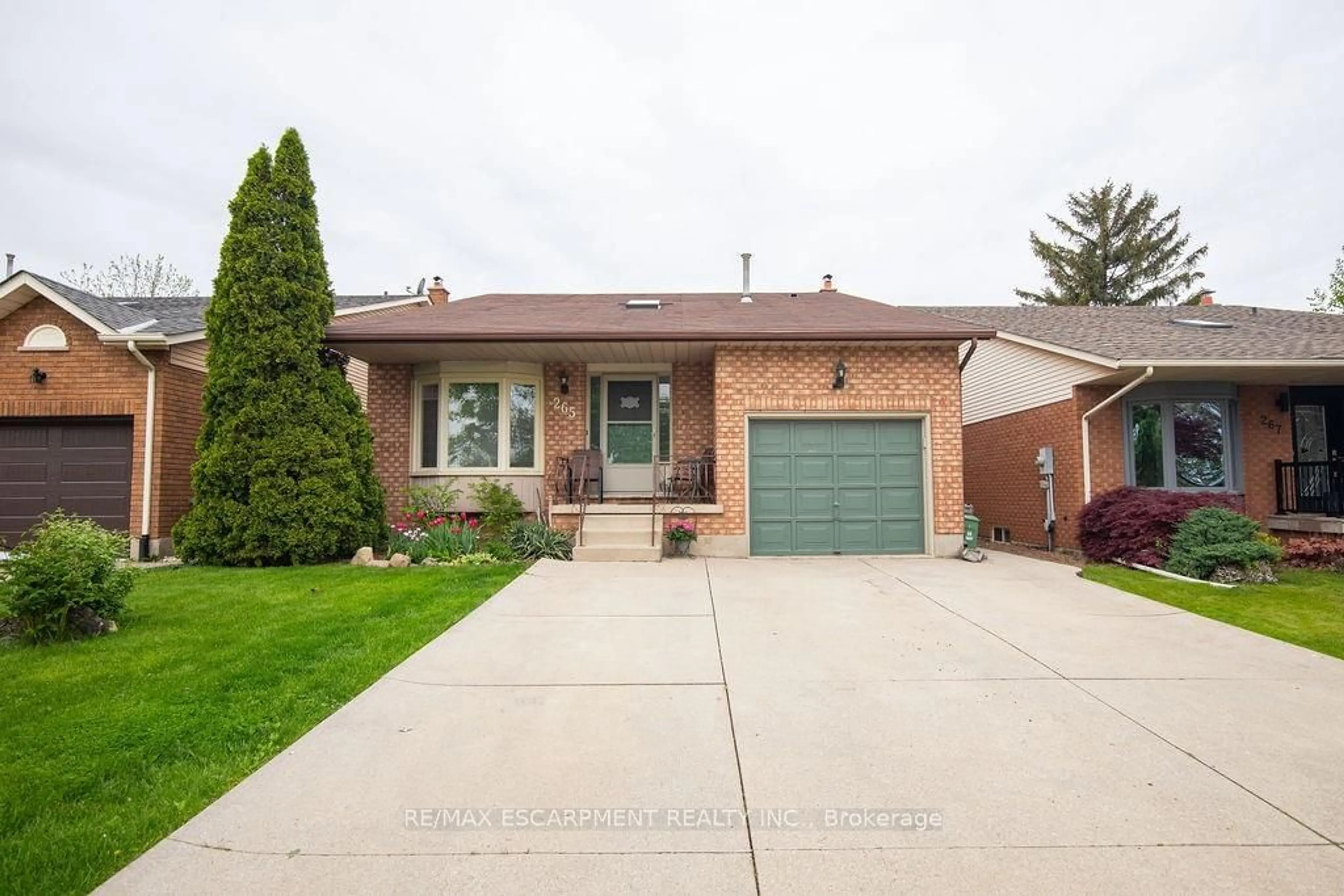 Home with brick exterior material for 265 Fruitland Rd, Hamilton Ontario L8E 5L6