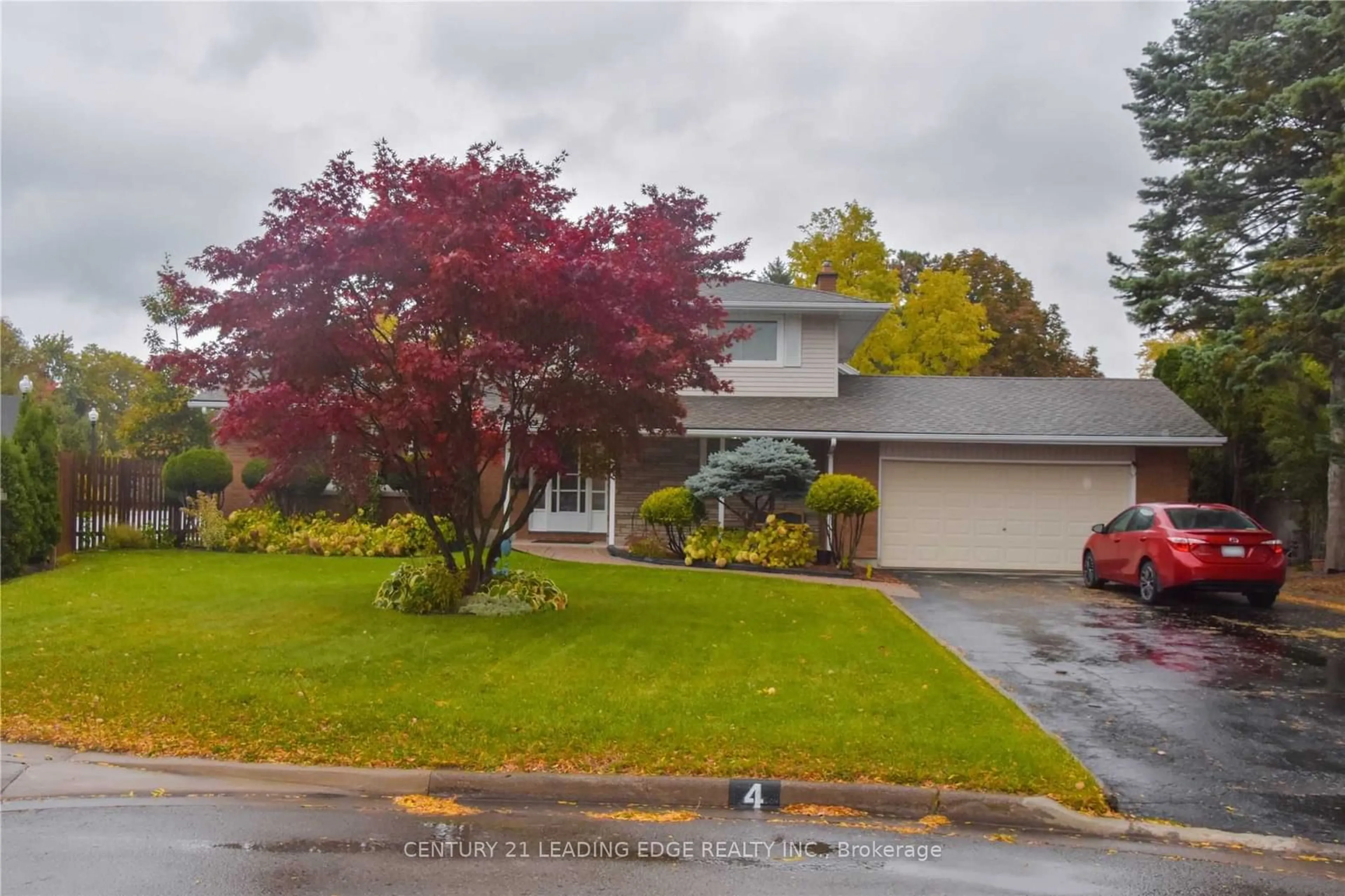 Frontside or backside of a home for 4 Tanner Circ, St. Catharines Ontario L2N 3M9