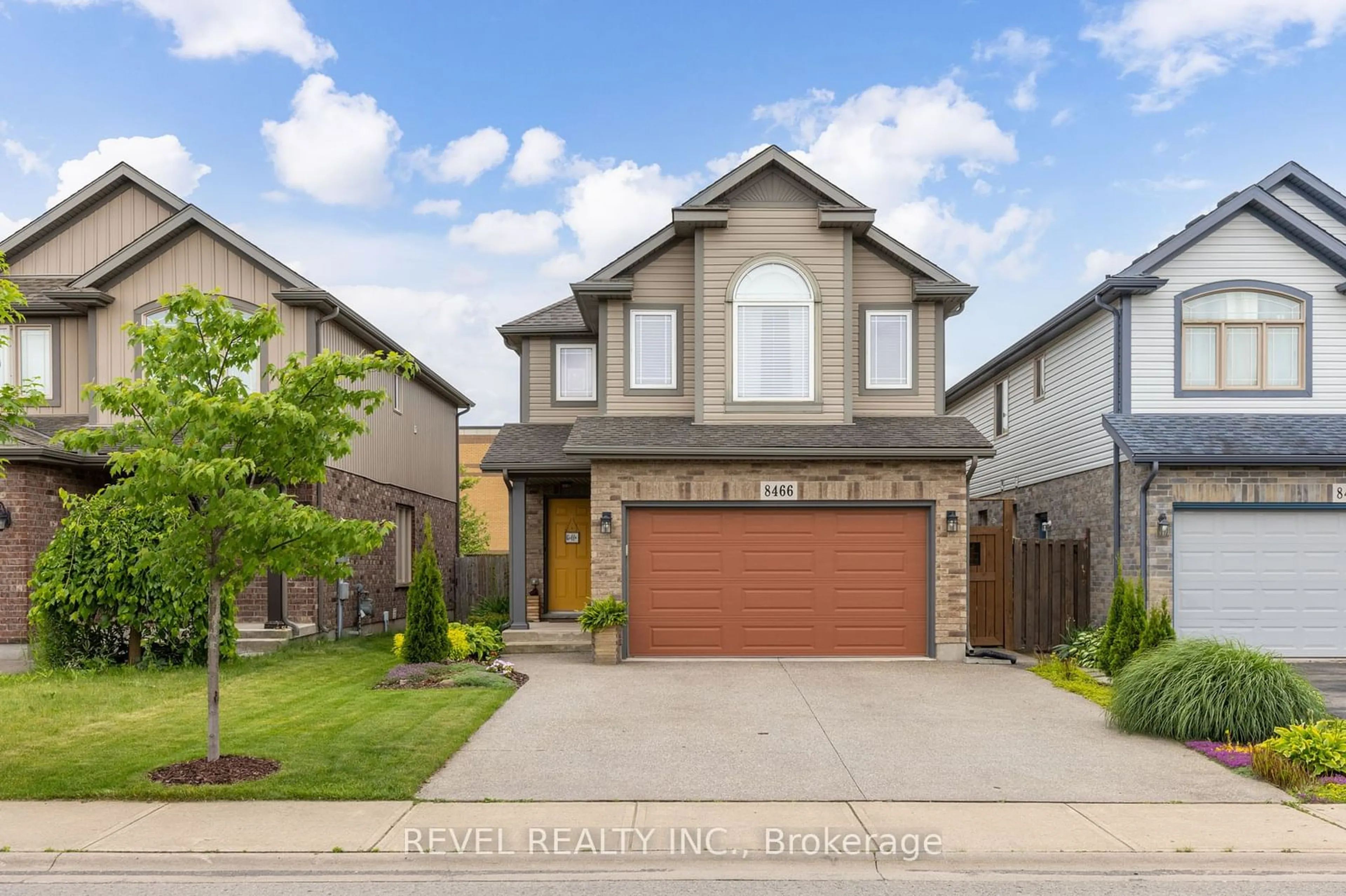 Frontside or backside of a home, the street view for 8466 Kelsey Cres, Niagara Falls Ontario L2H 0E6