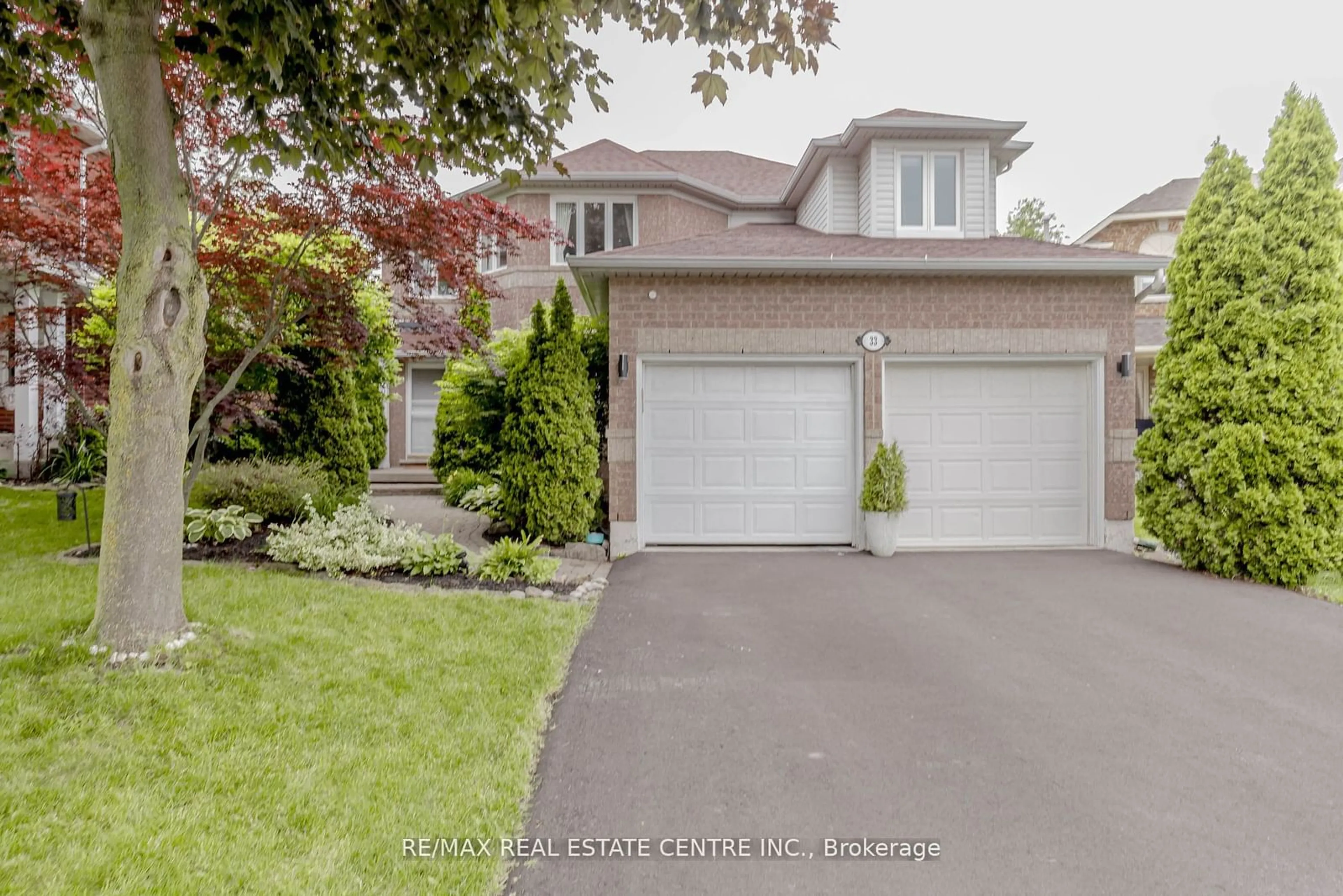 Frontside or backside of a home for 33 Strathroy Cres, Hamilton Ontario L8B 0N5