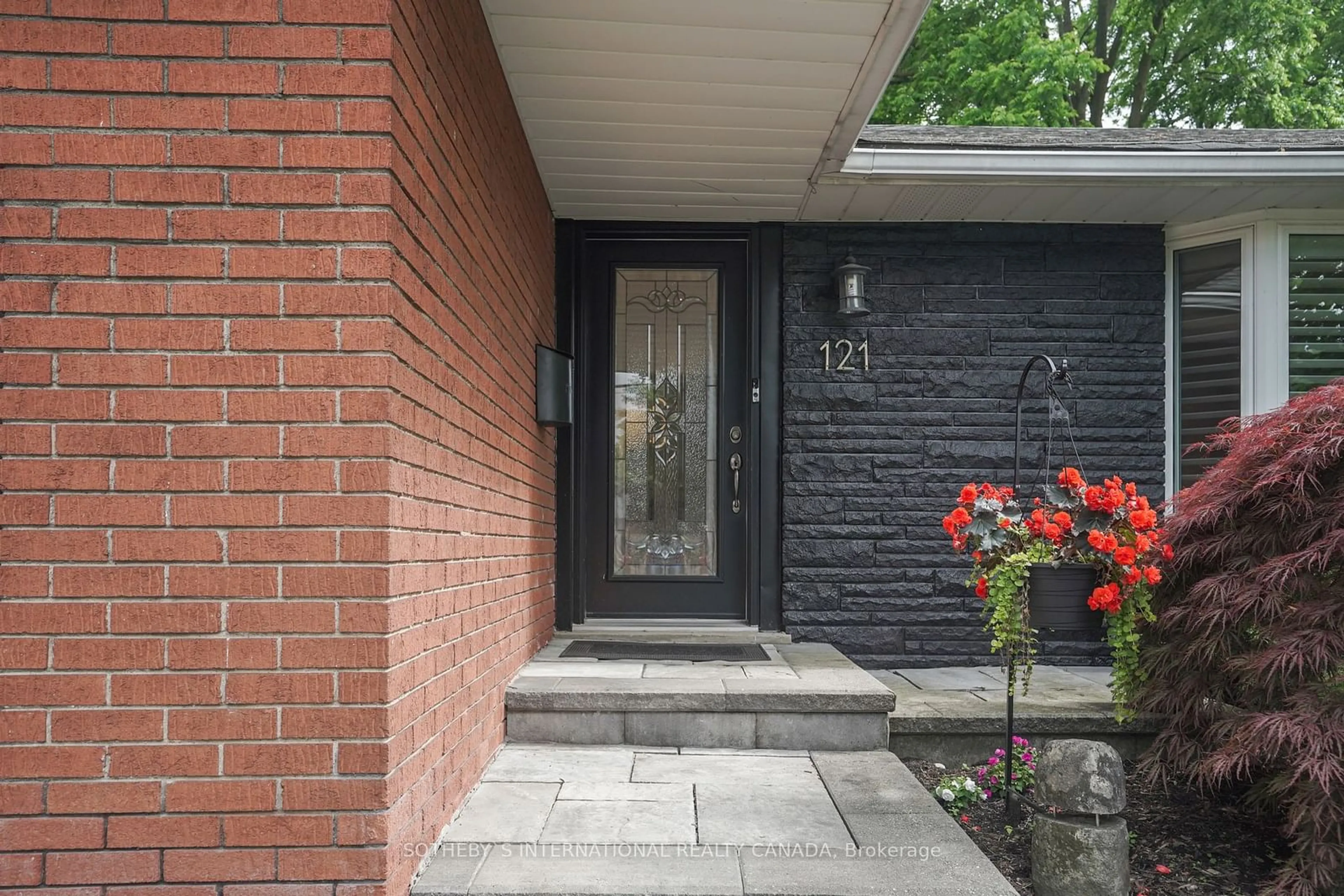 Home with brick exterior material for 121 Grant Blvd, Hamilton Ontario L9H 4L9