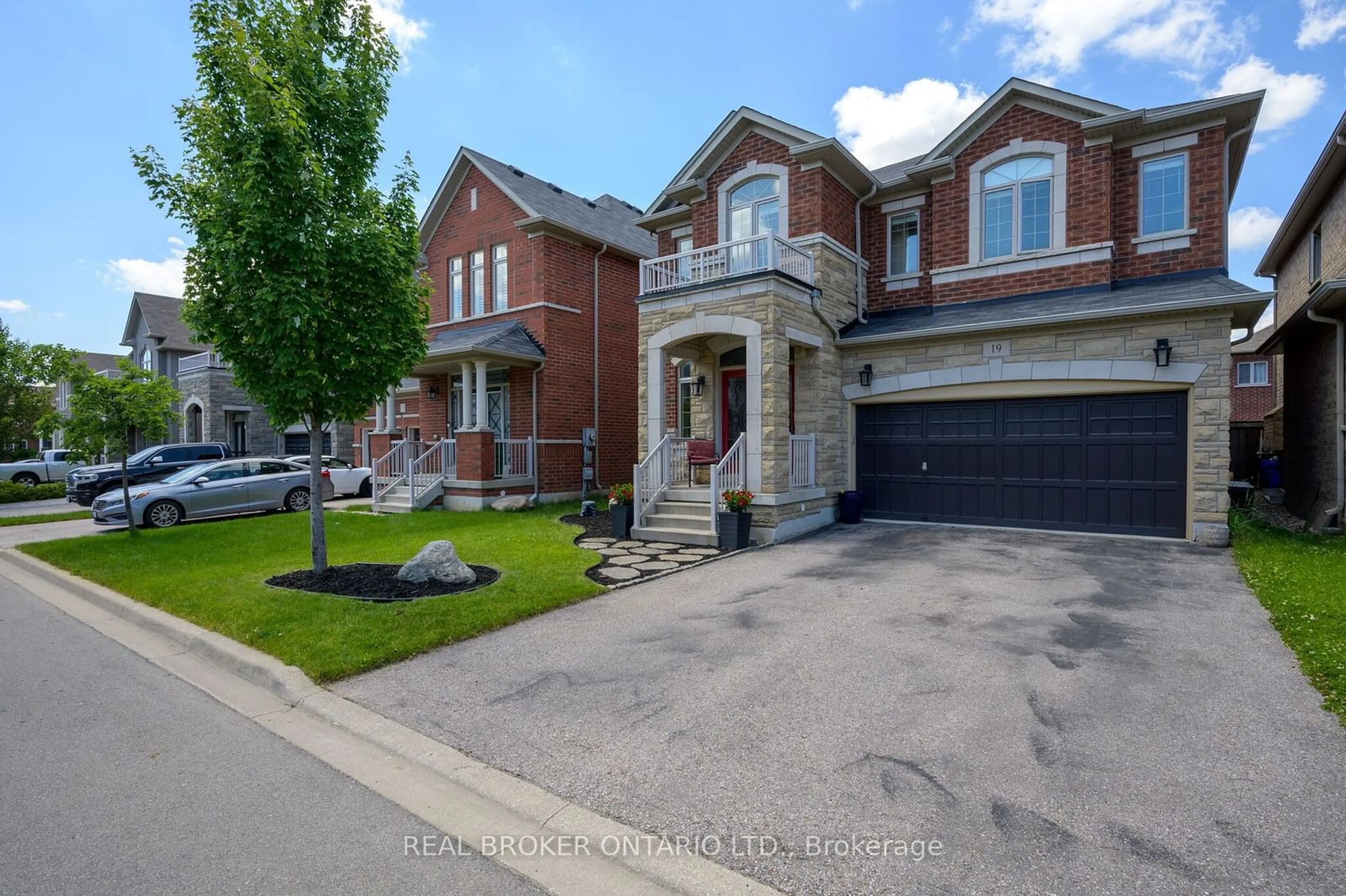 Home with brick exterior material for 19 Humphrey St, Hamilton Ontario L0R 2H7