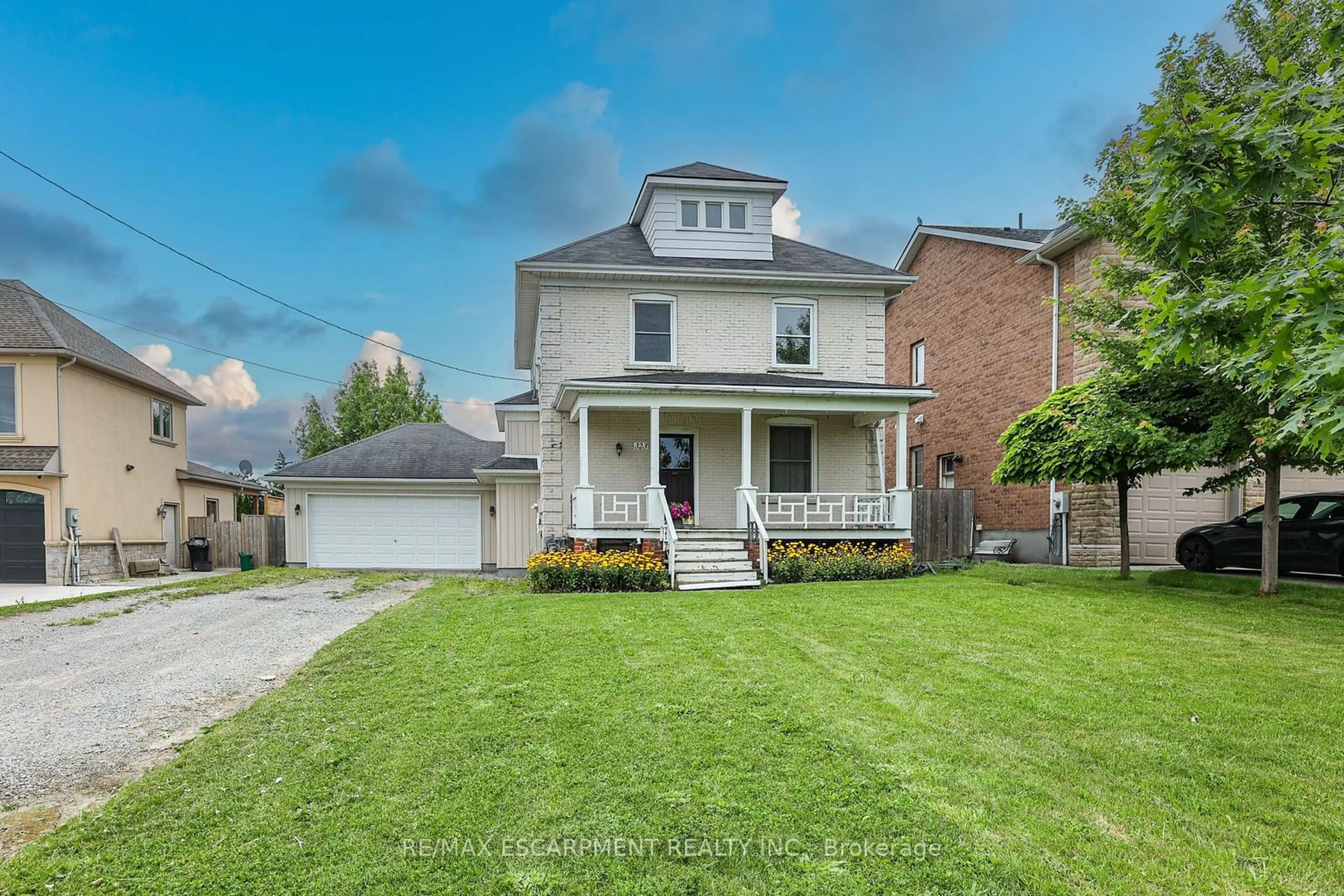 Frontside or backside of a home for 323 Queenston Rd, Niagara-on-the-Lake Ontario L0S 1J0