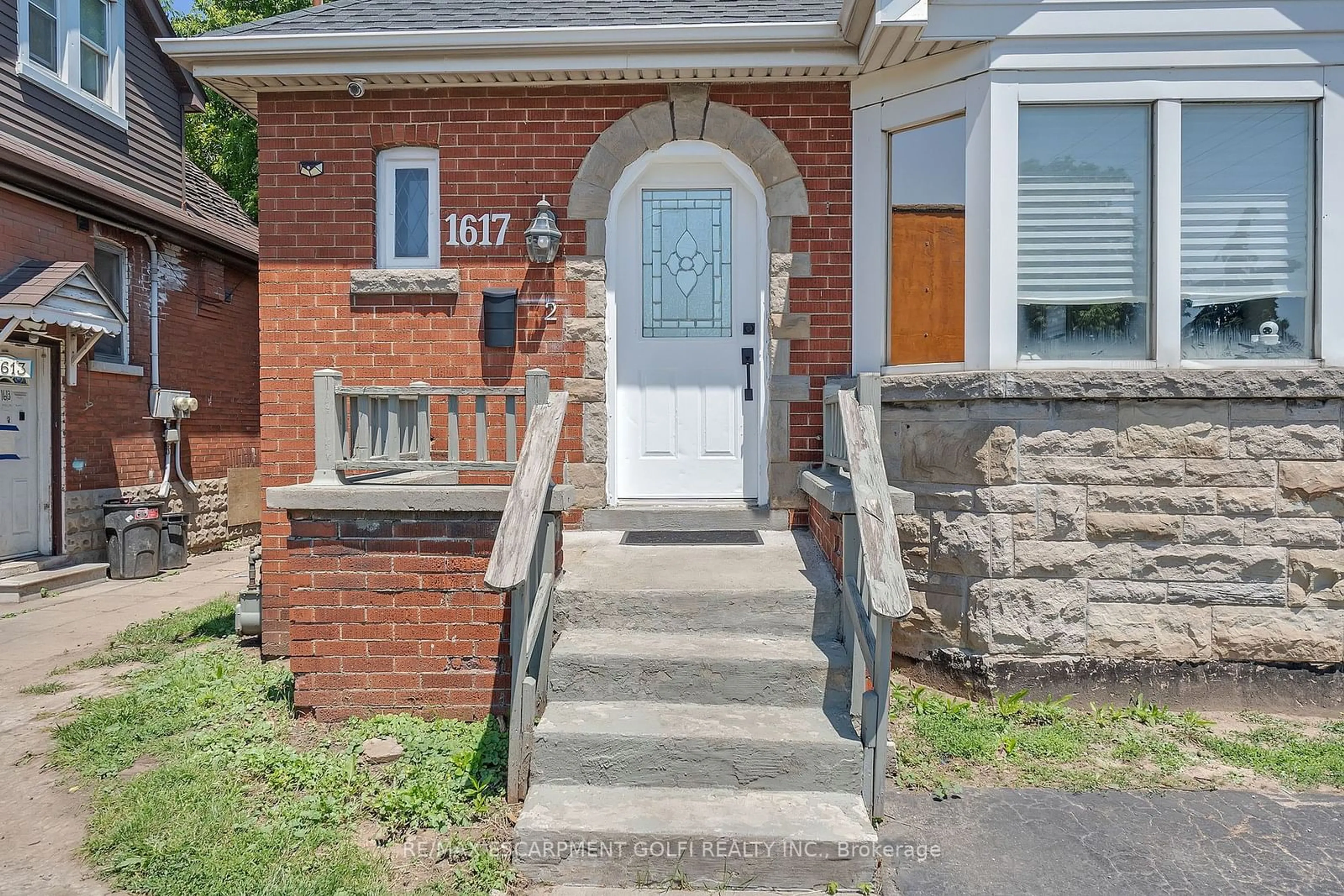 Outside view for 1617 Main St, Hamilton Ontario L8H 1C4