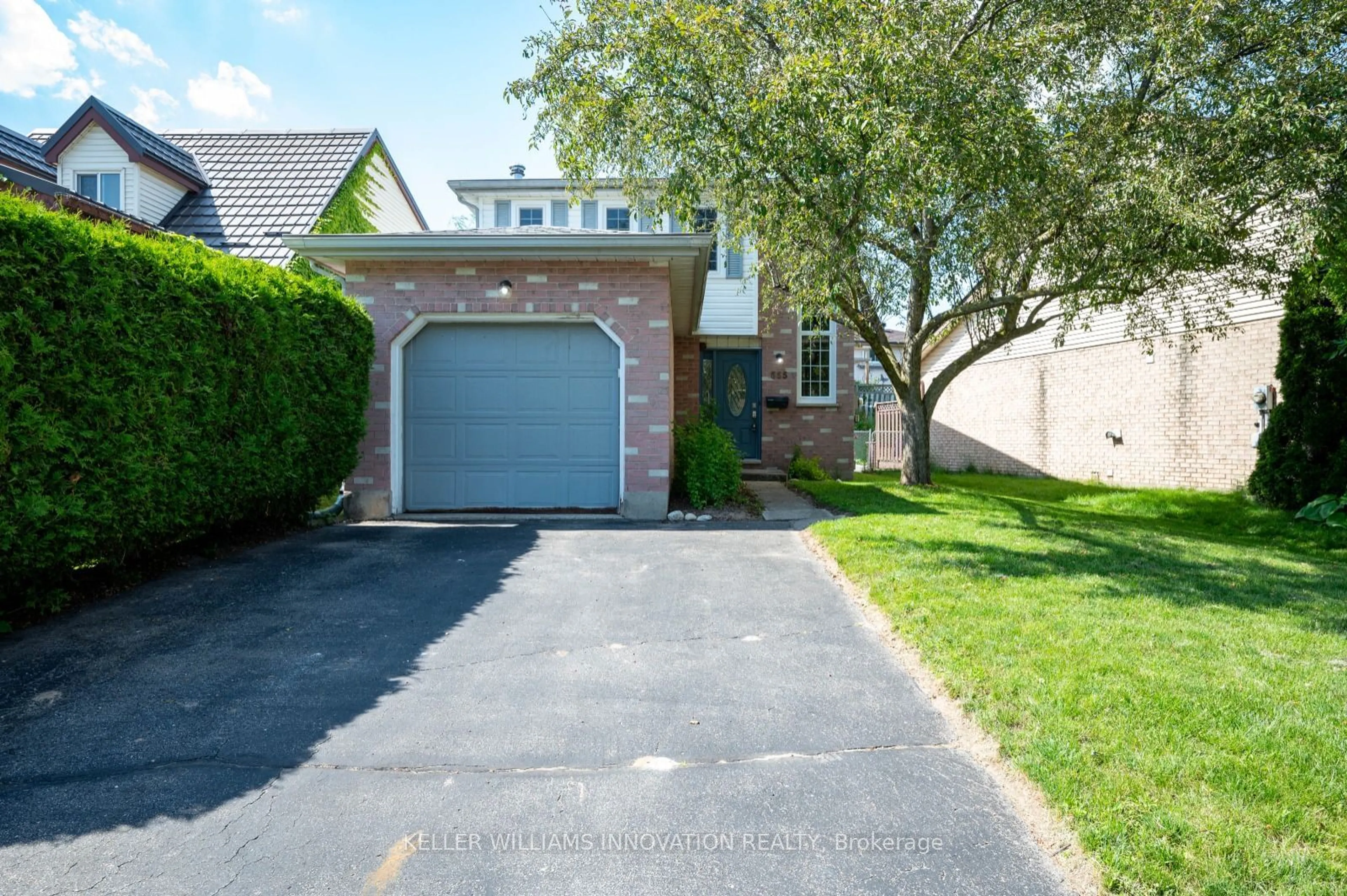 A pic from exterior of the house or condo for 555 Drummerhill Cres, Waterloo Ontario N2T 1G3