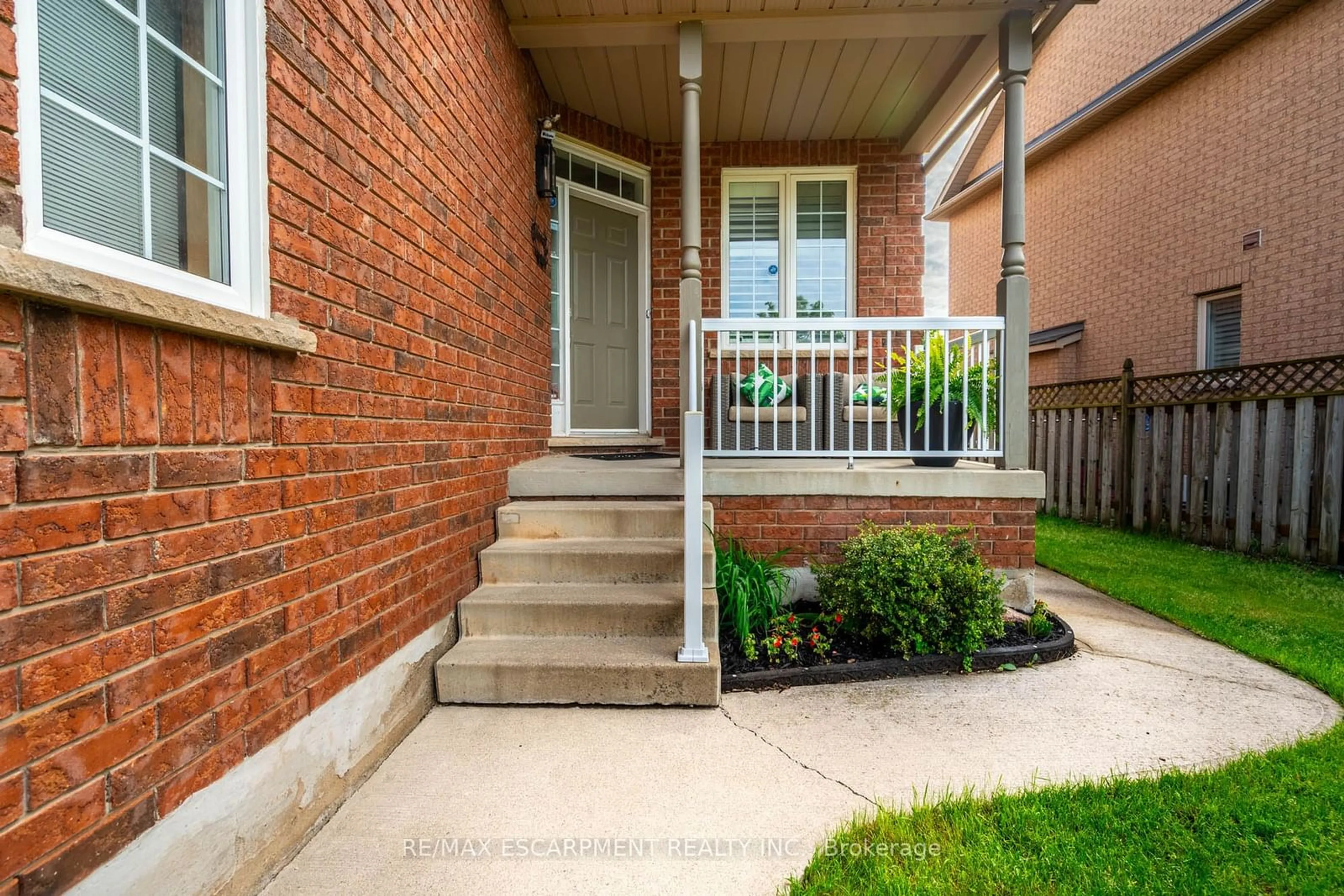 Frontside or backside of a home for 81 Segwun Rd, Hamilton Ontario L8B 0J9
