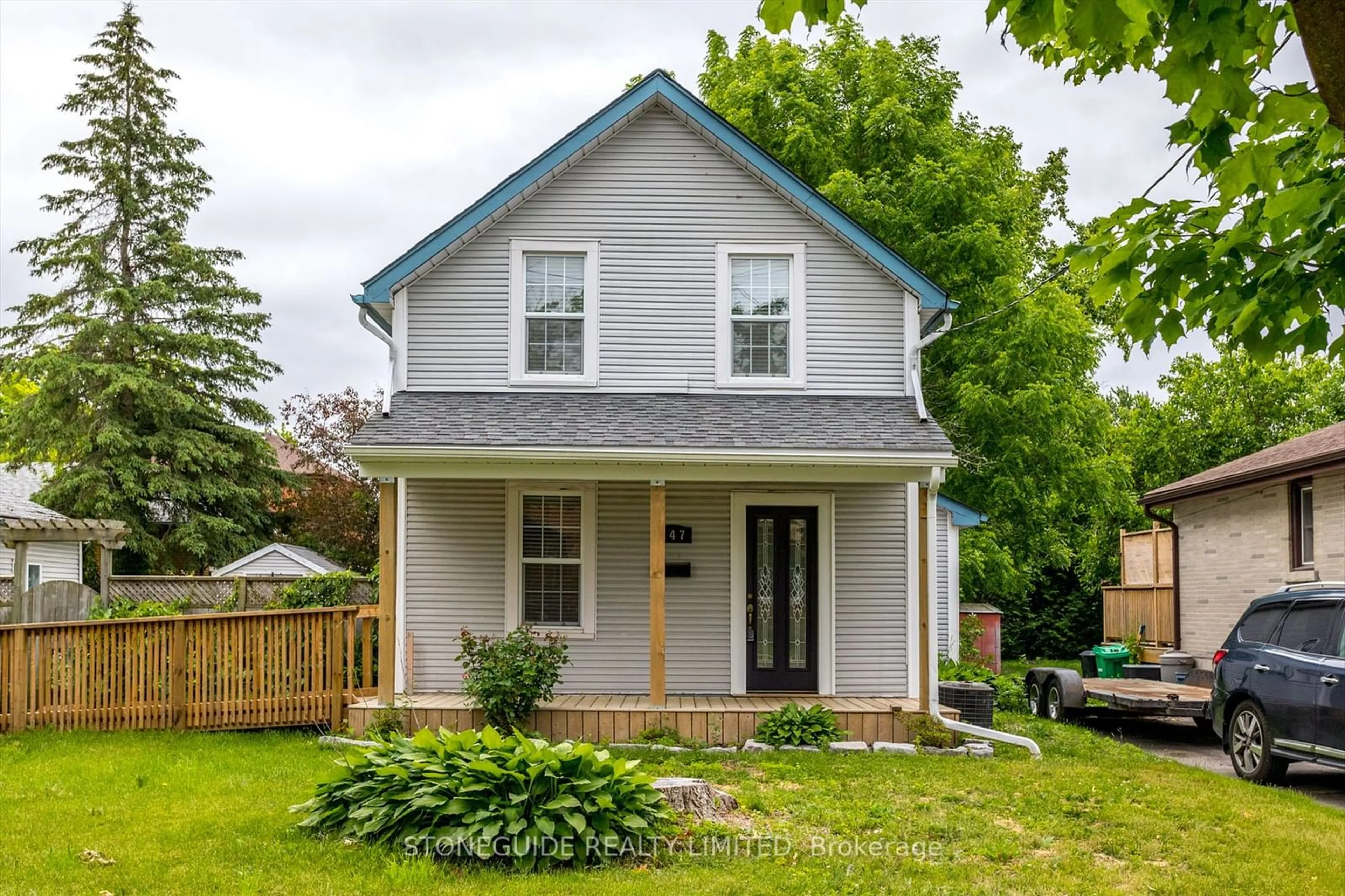 Frontside or backside of a home, cottage for 247 BELLEVUE St, Peterborough Ontario K9H 5E7