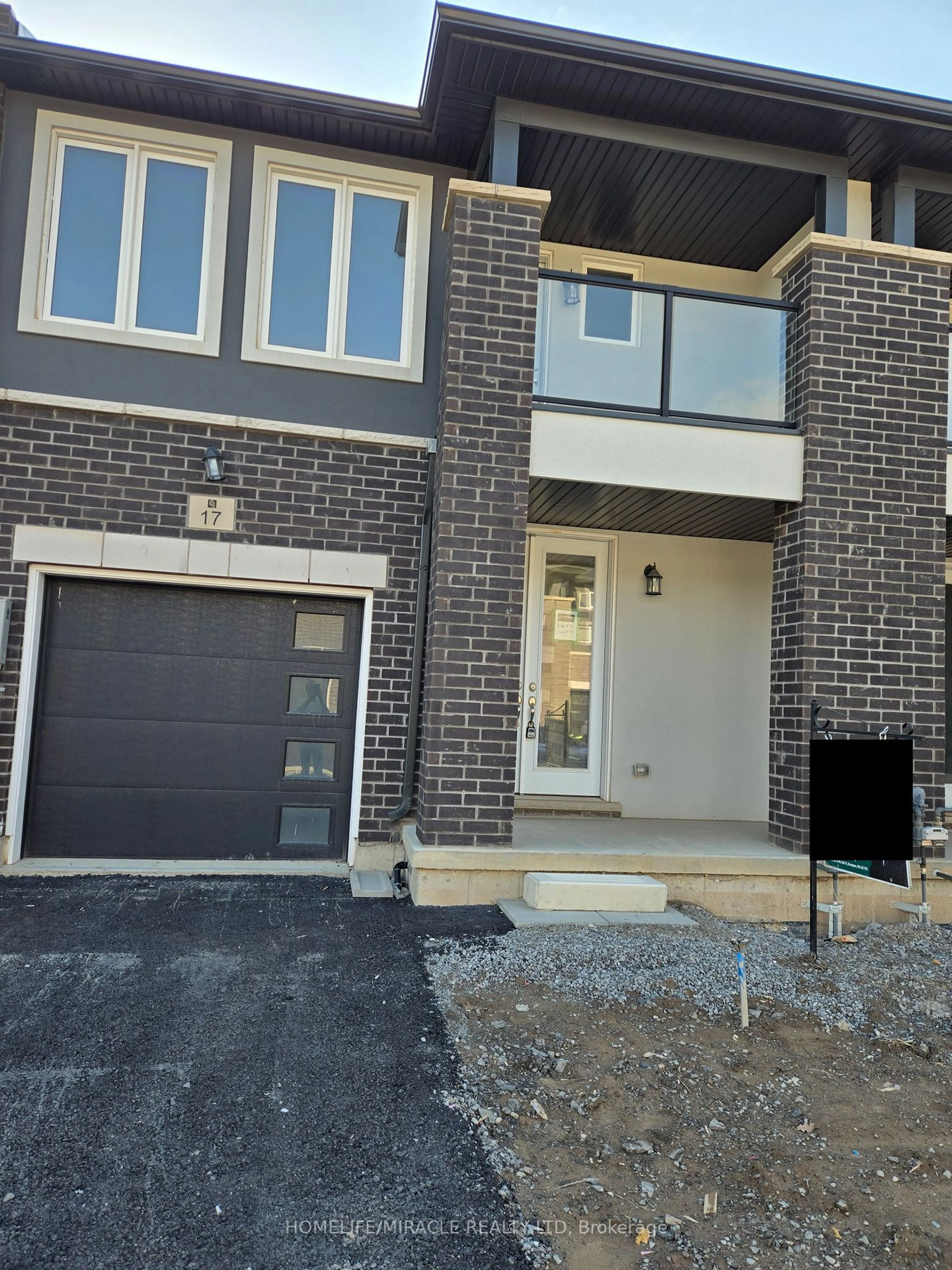 Home with brick exterior material for 17 Renfrew Tr, Welland Ontario L3C 0K2