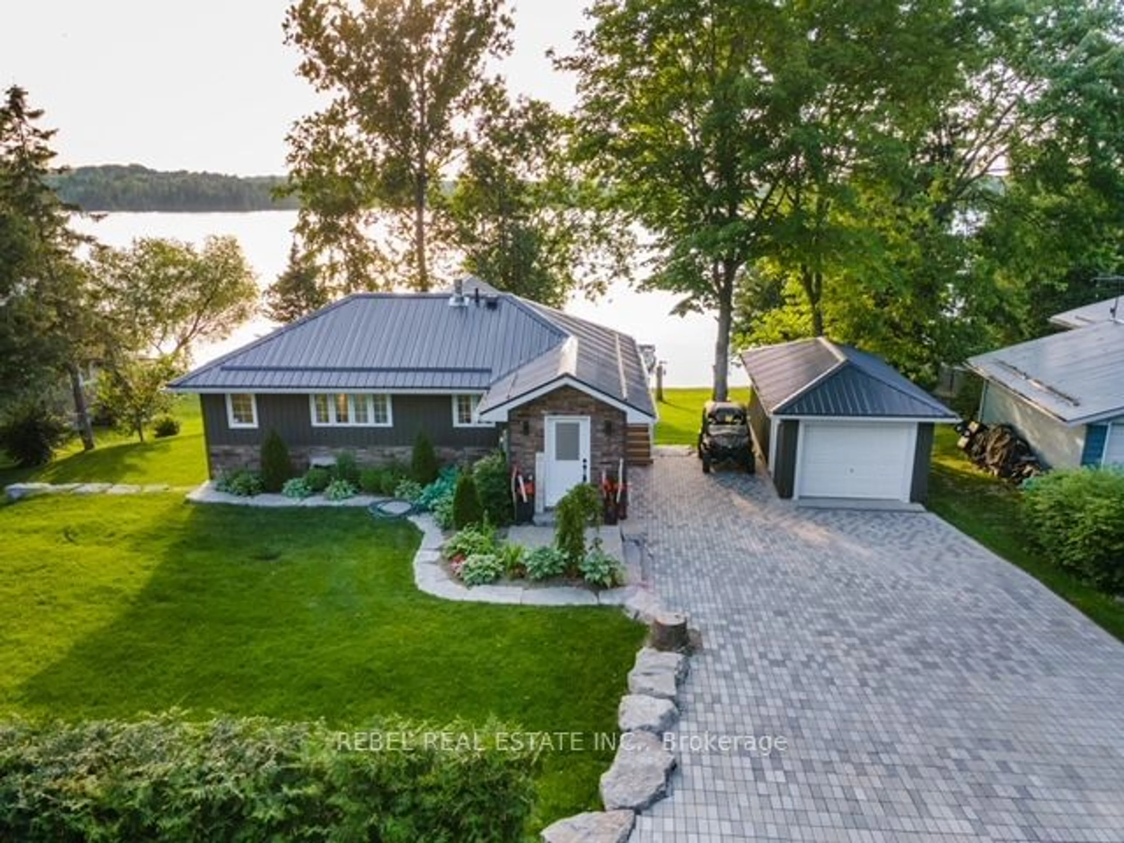 Cottage for 27 North Taylor Rd, Kawartha Lakes Ontario K0M 2B0