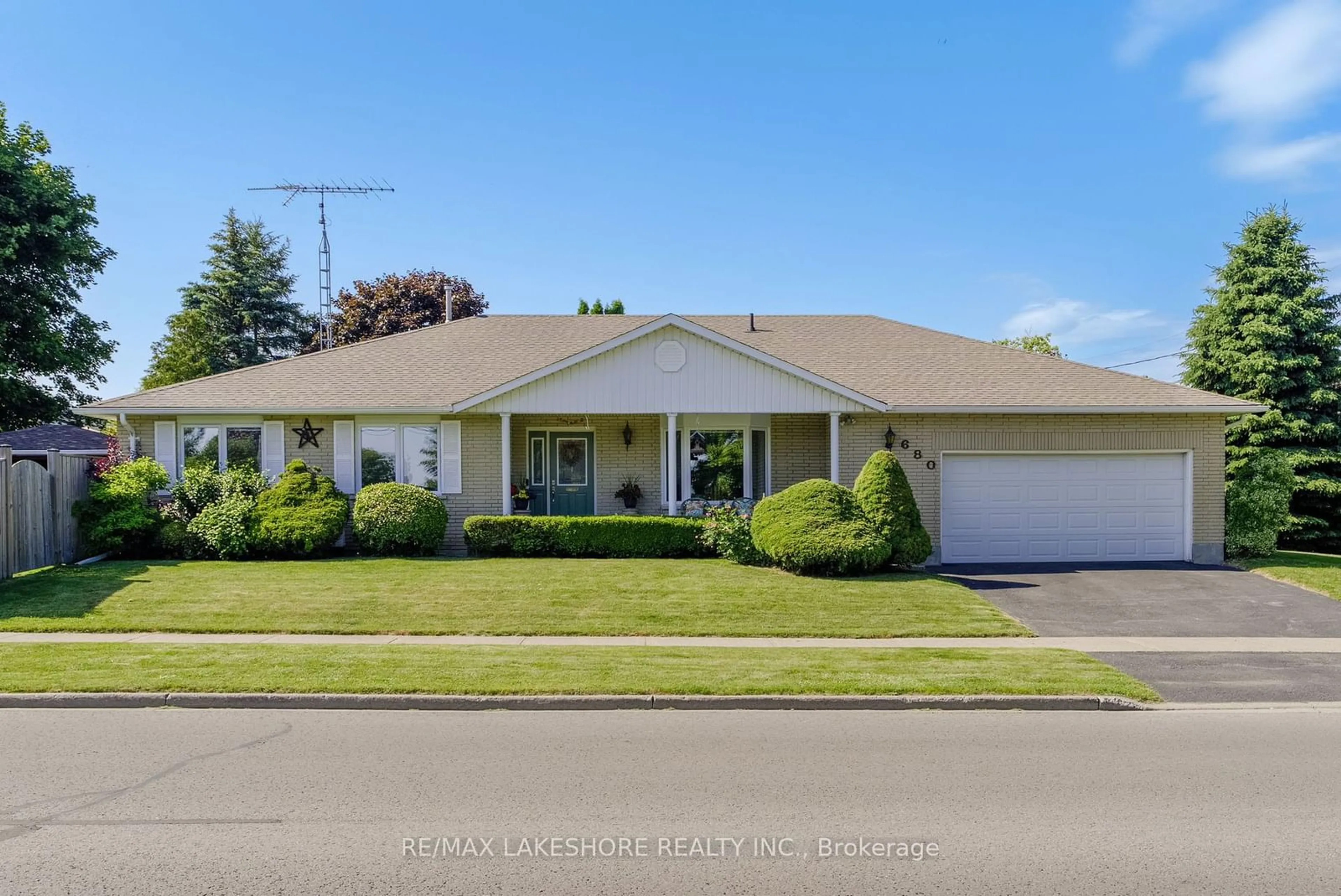 Frontside or backside of a home for 680 Carlisle St, Cobourg Ontario K9A 5A2