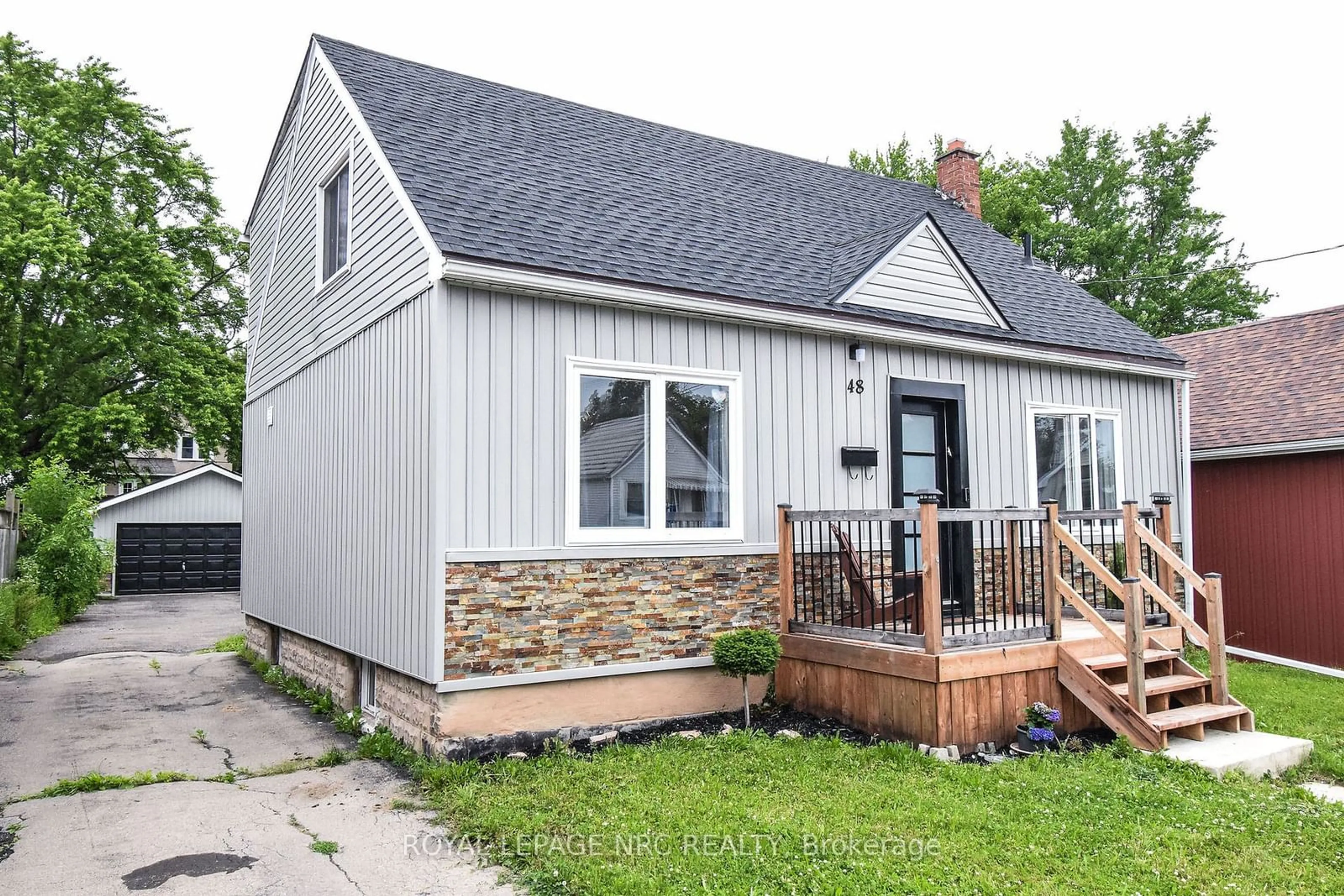 Frontside or backside of a home for 48 Mccormick St, Welland Ontario L3C 4L9