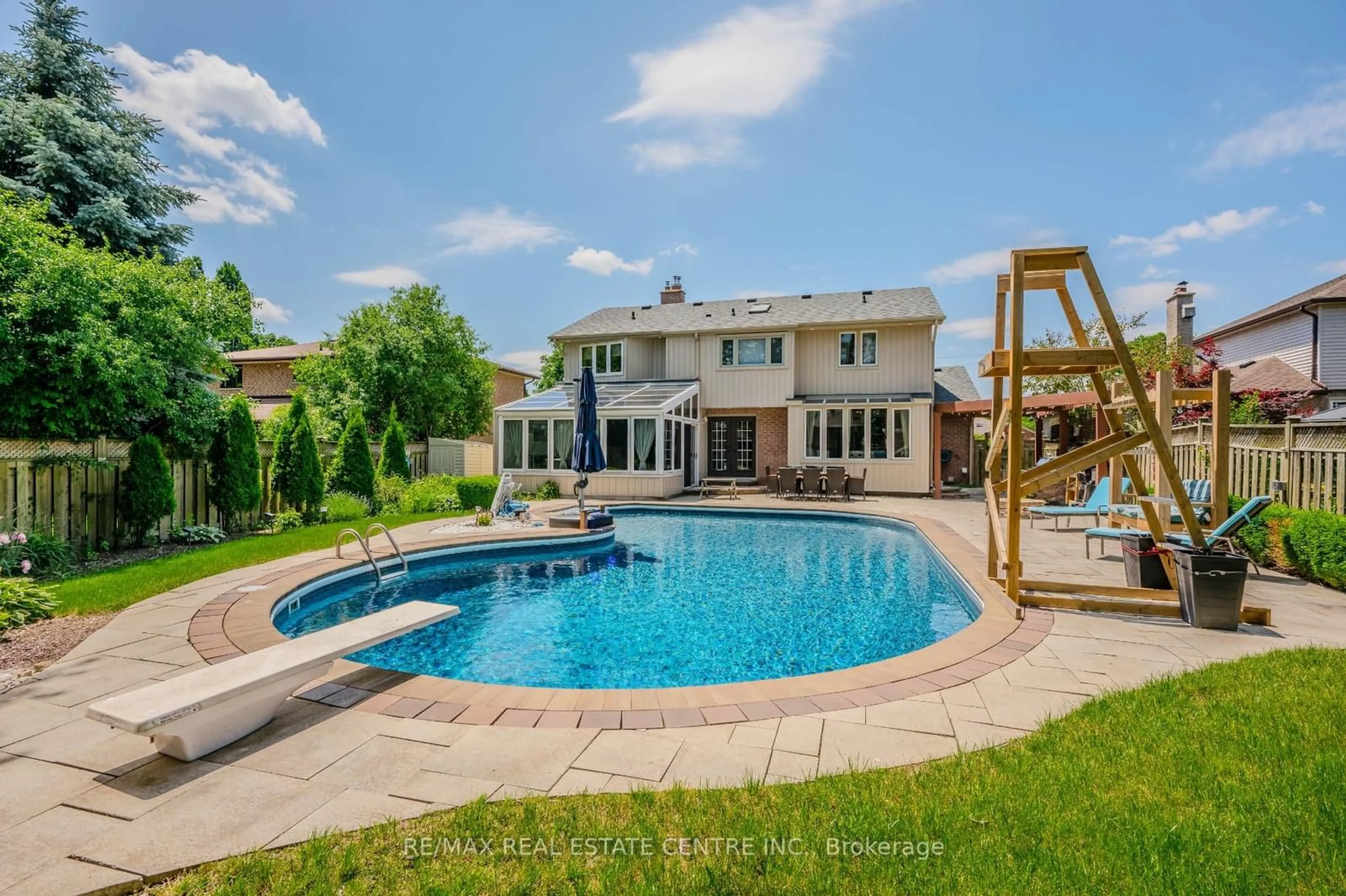 Indoor or outdoor pool for 92 Downey Rd, Guelph Ontario N1C 1A1