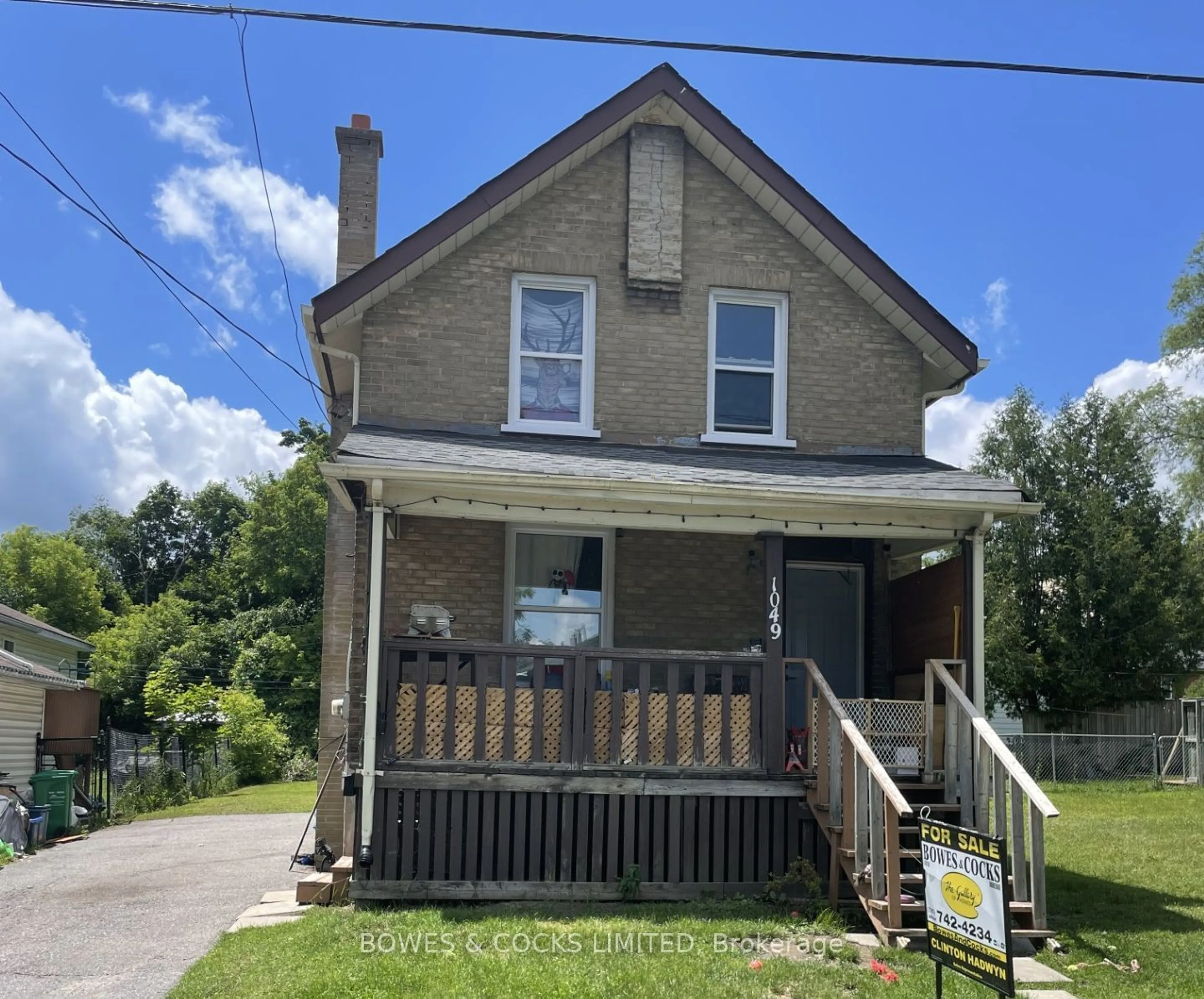 Frontside or backside of a home for 1049 High St, Peterborough Ontario K9J 5R8