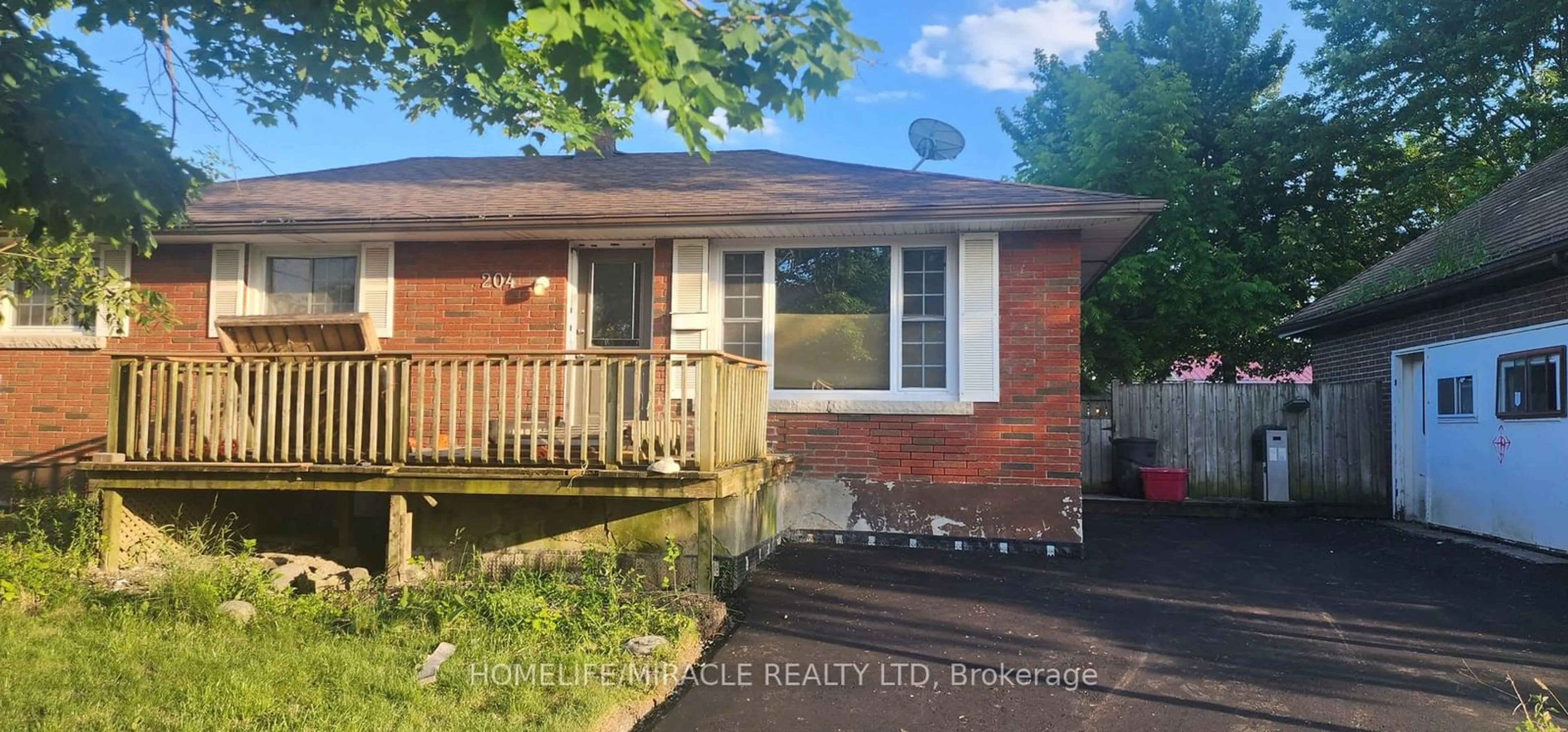 Frontside or backside of a home for 204 Kilgour Ave, Welland Ontario L3C 2R2
