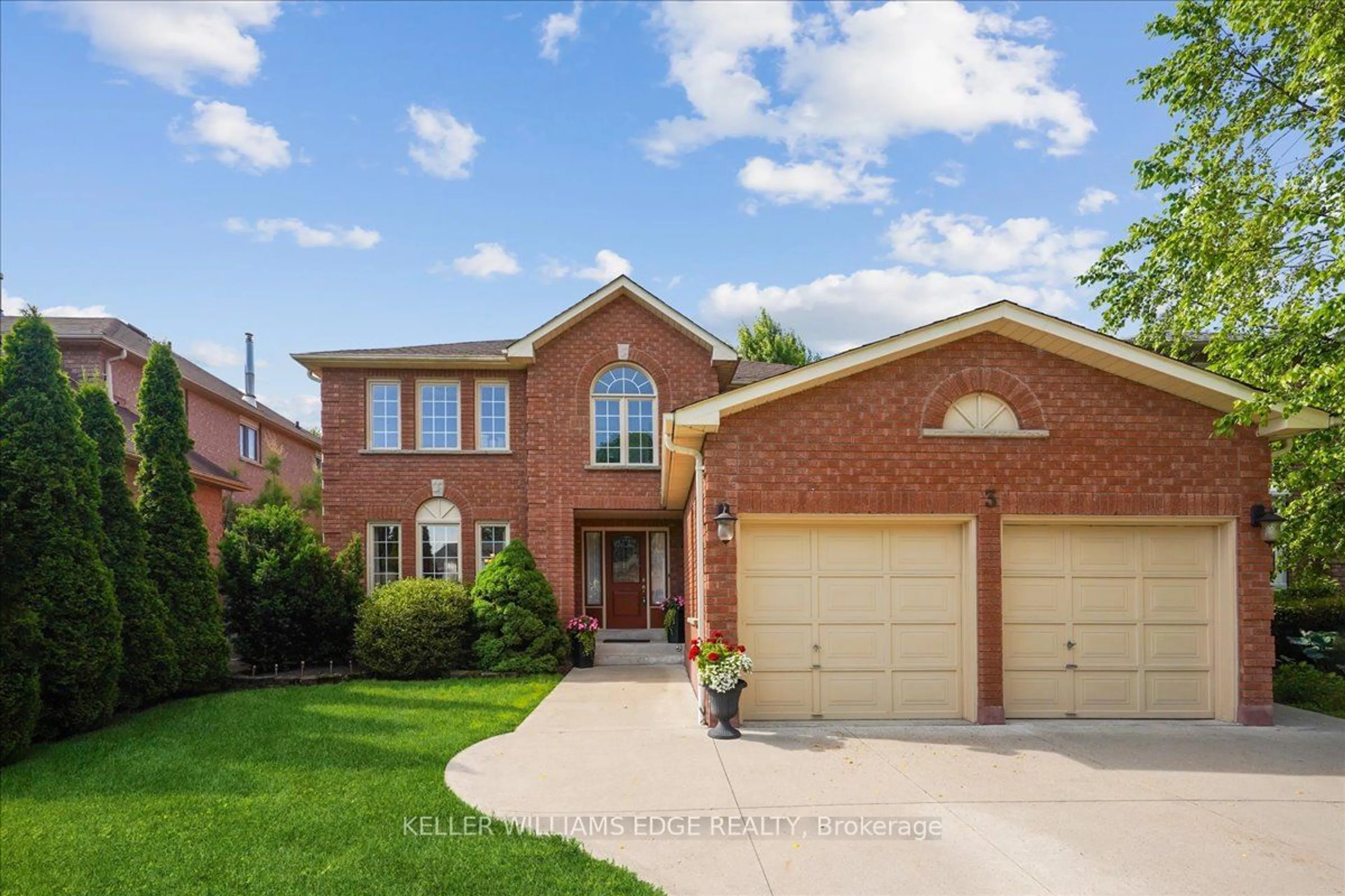 Home with brick exterior material for 3 Thornton Tr, Hamilton Ontario L9H 6X9