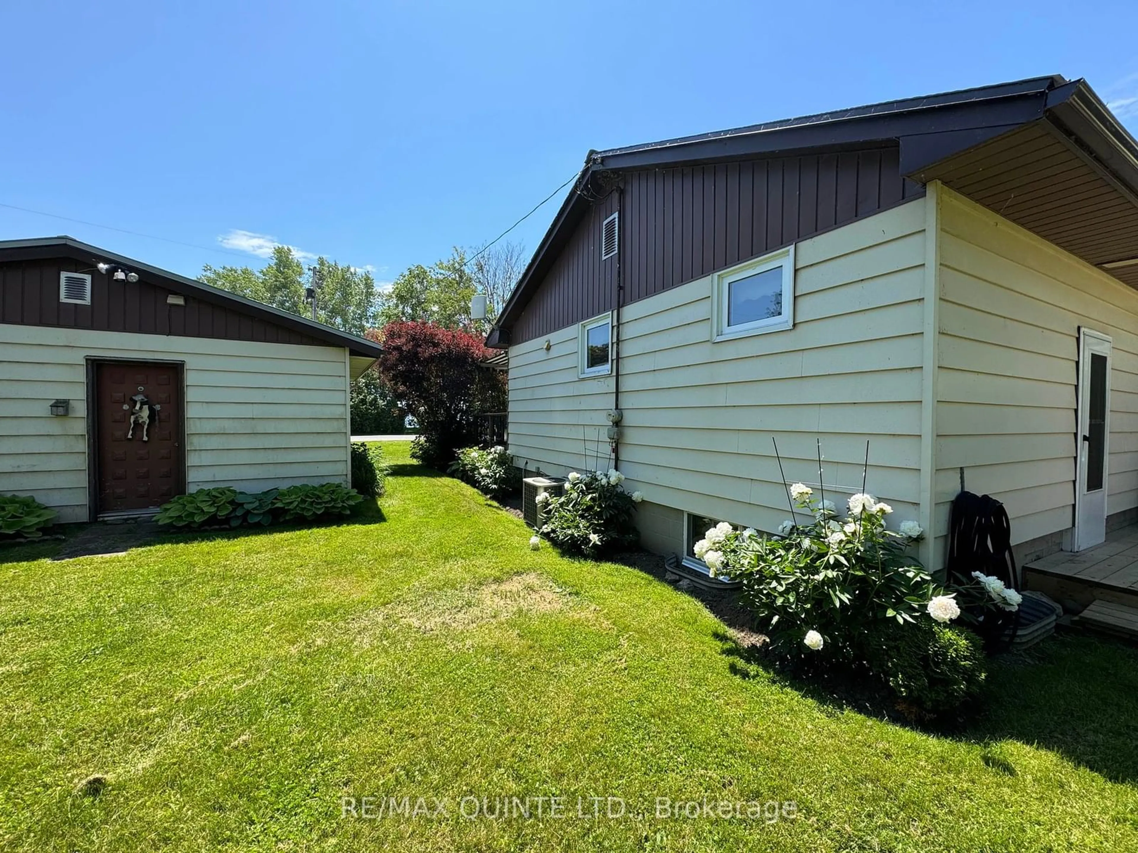 Frontside or backside of a home for 108 Stoney Point Rd, Brighton Ontario K0K 1L0
