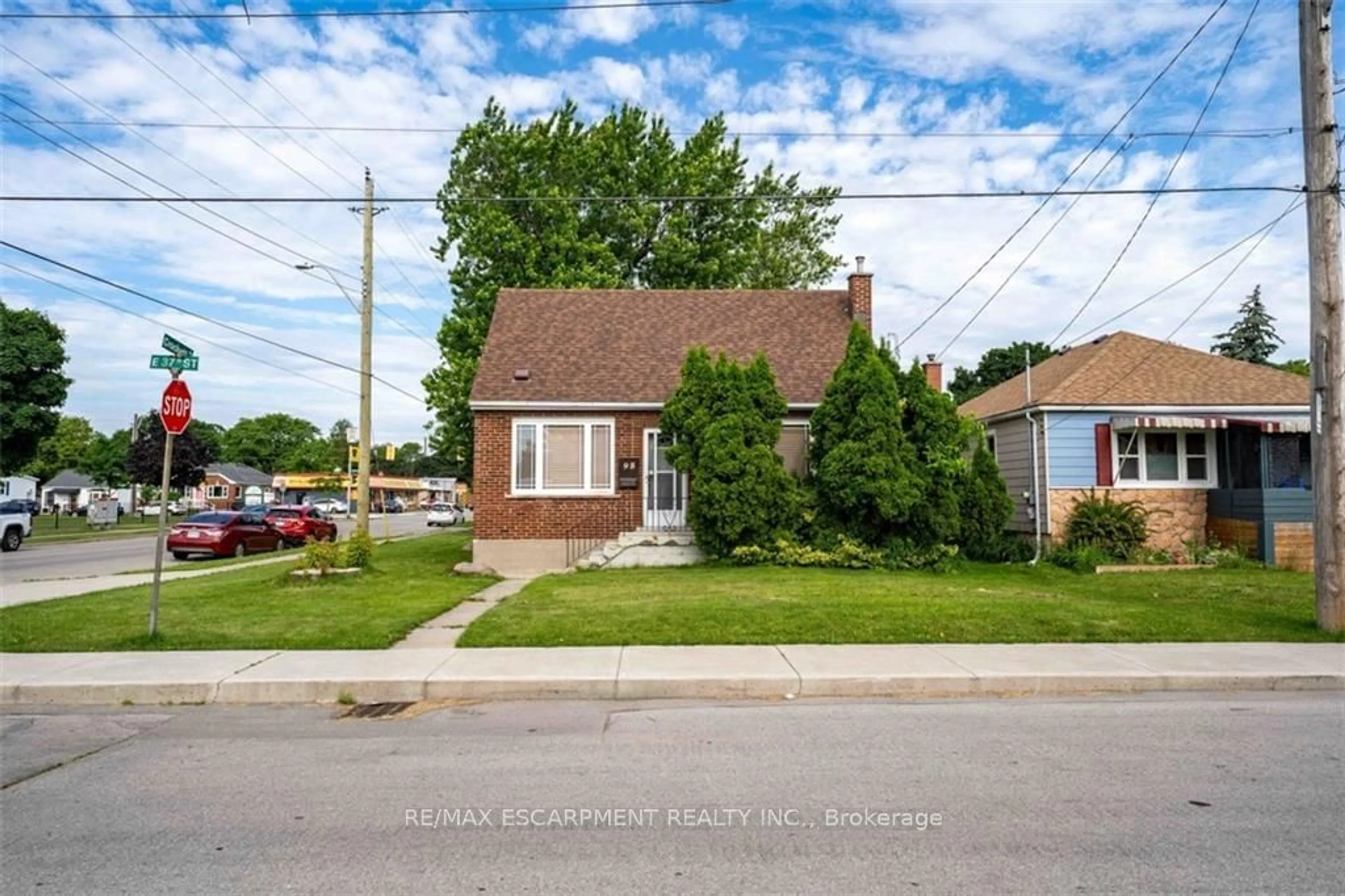 Frontside or backside of a home for 98 East 37th St, Hamilton Ontario L8V 4A9