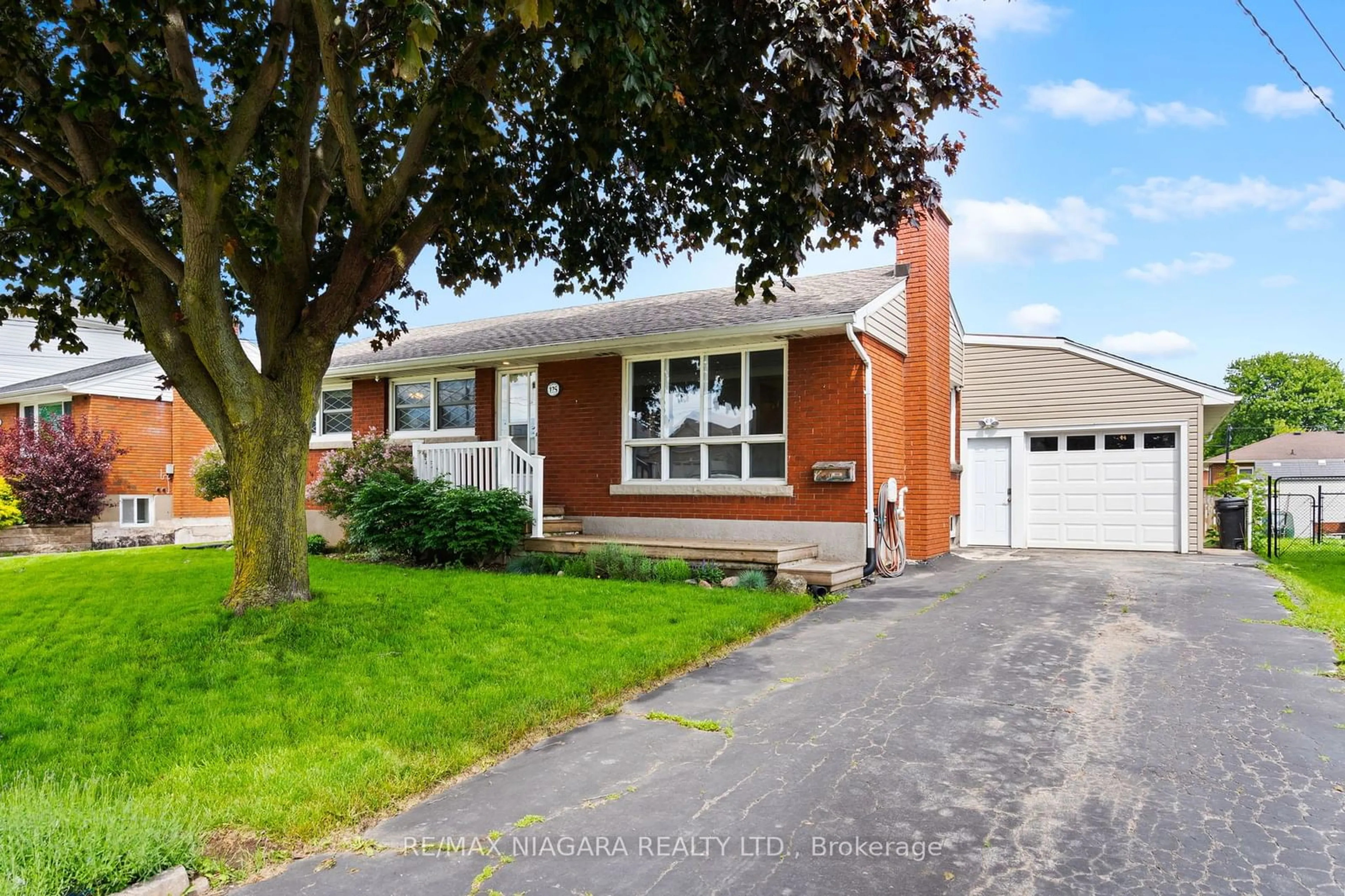 Frontside or backside of a home for 125 Hampton Ave, Port Colborne Ontario L3K 5R9