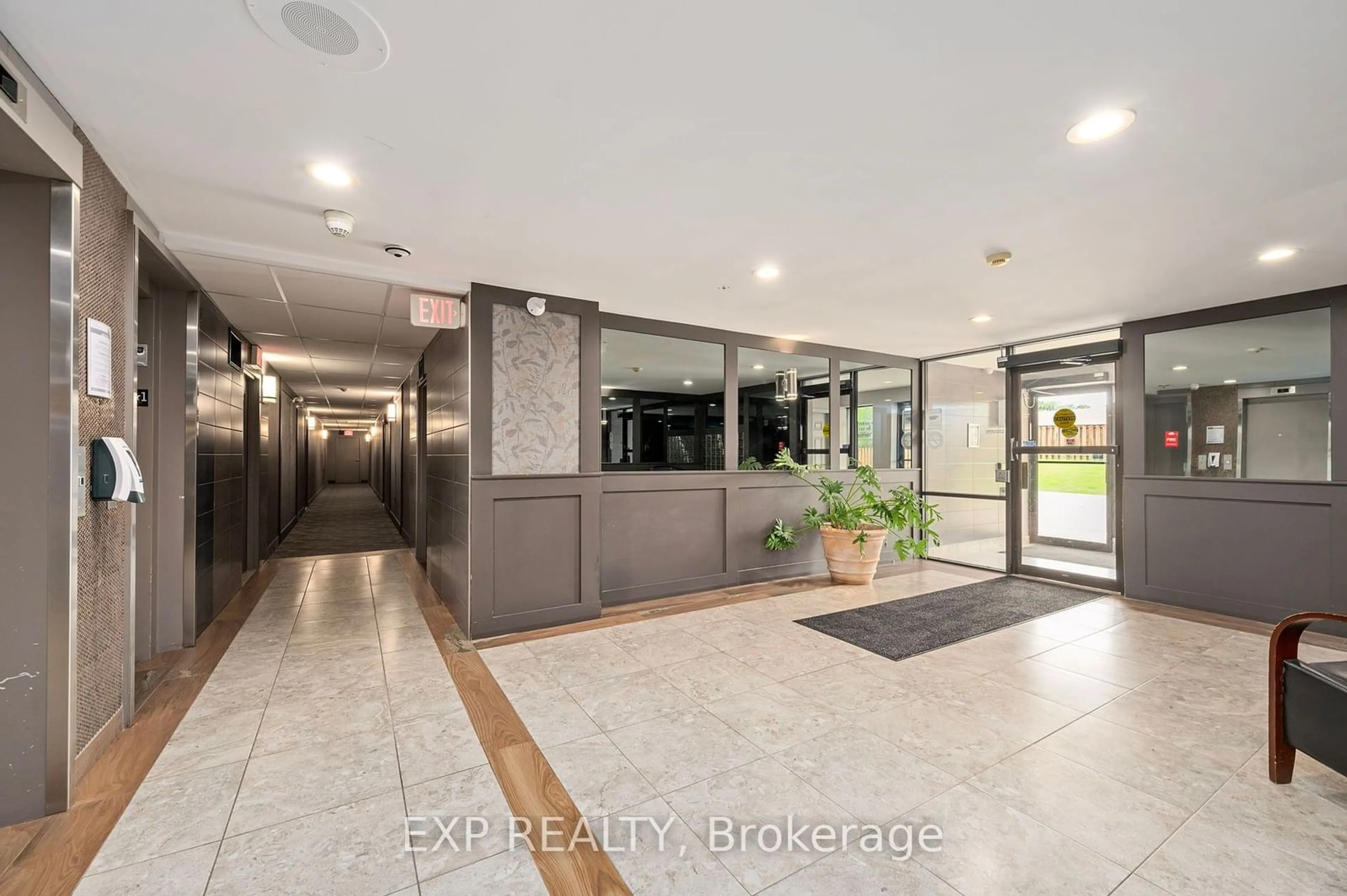 Indoor foyer for 650 Cheapside St #104, London Ontario N5Y 5J8