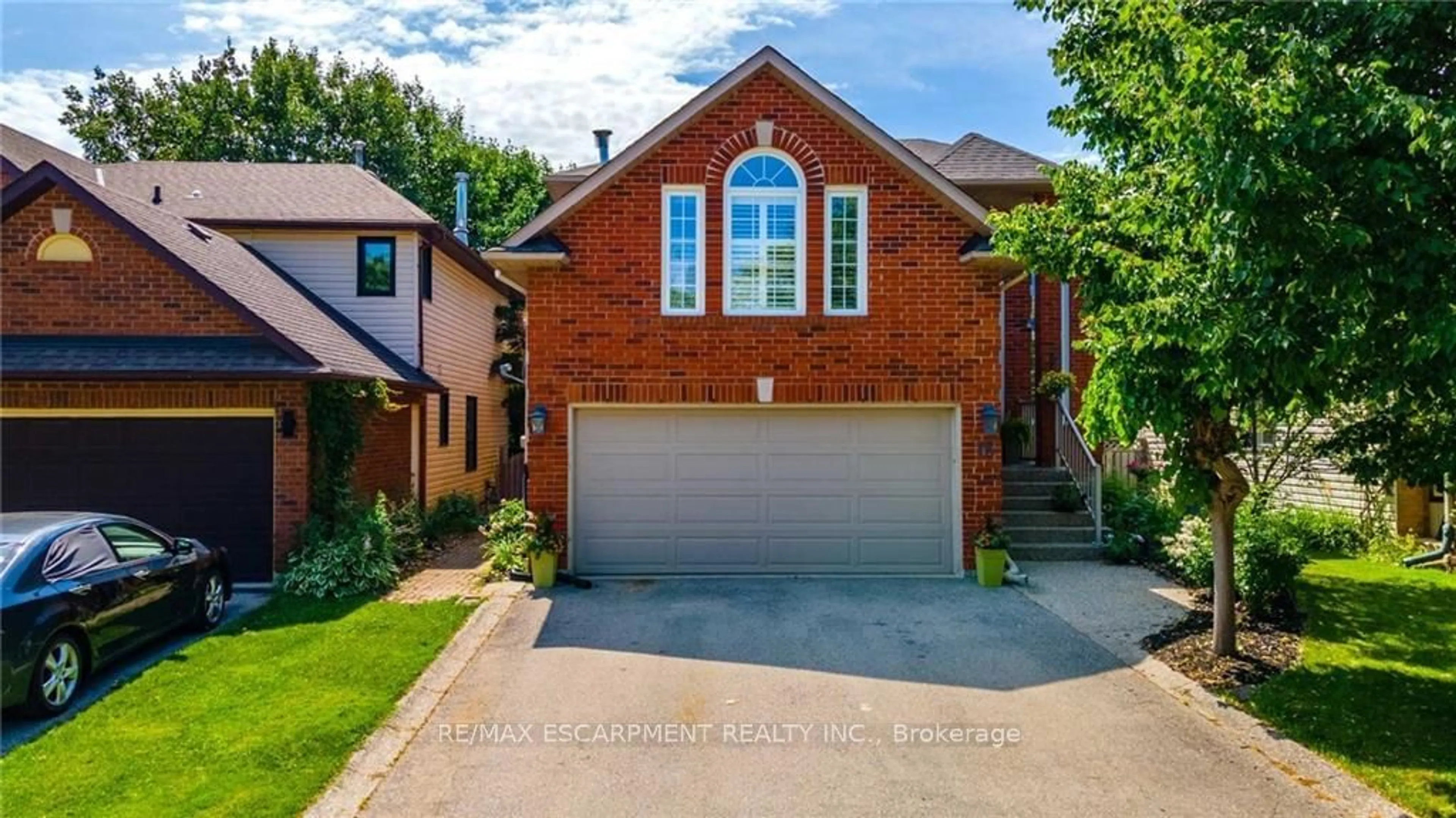 Home with brick exterior material for 15 Pinecreek Rd, Hamilton Ontario L8B 0H1