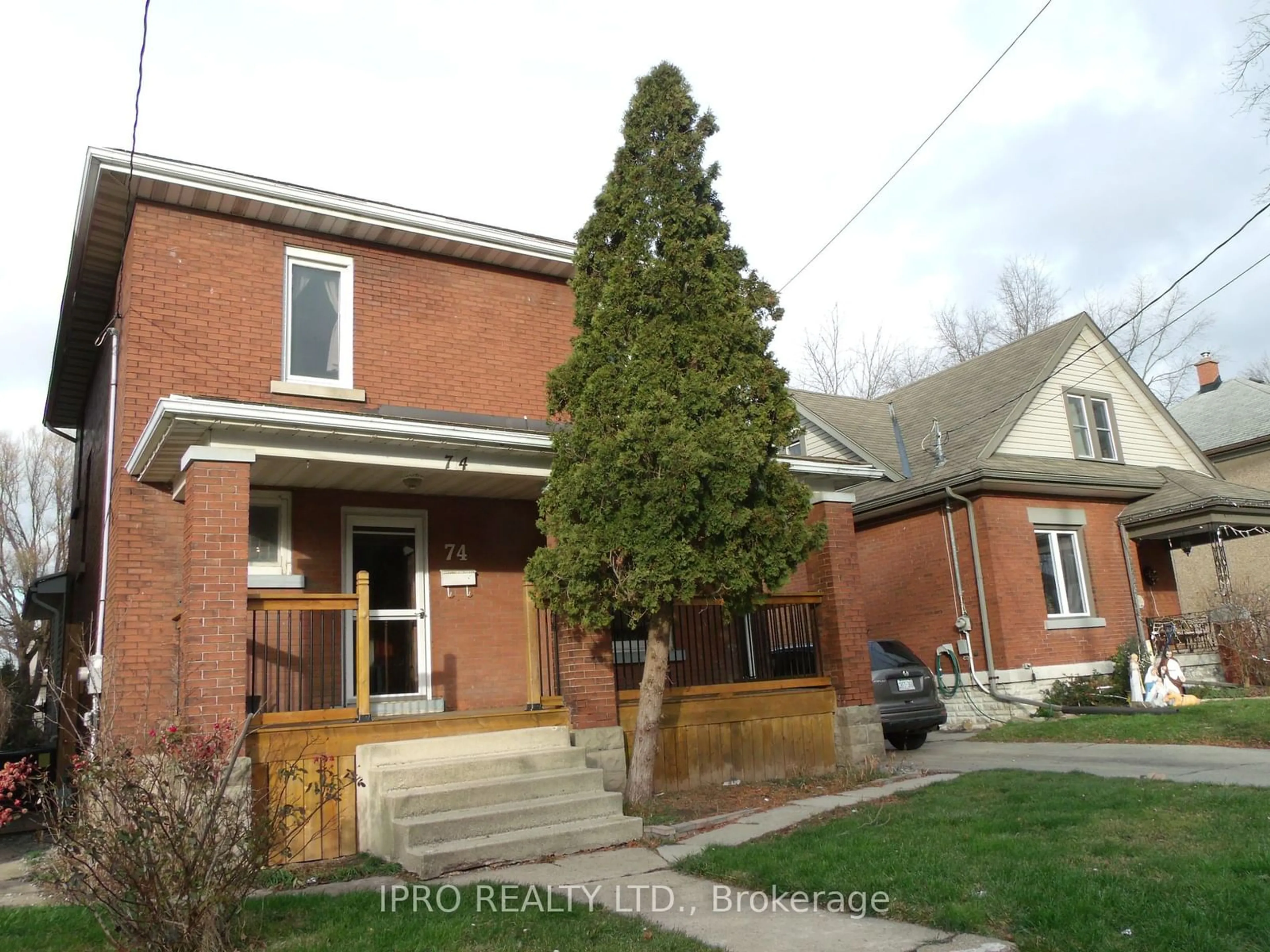 Frontside or backside of a home for 74 State St, Welland Ontario L3B 4K5