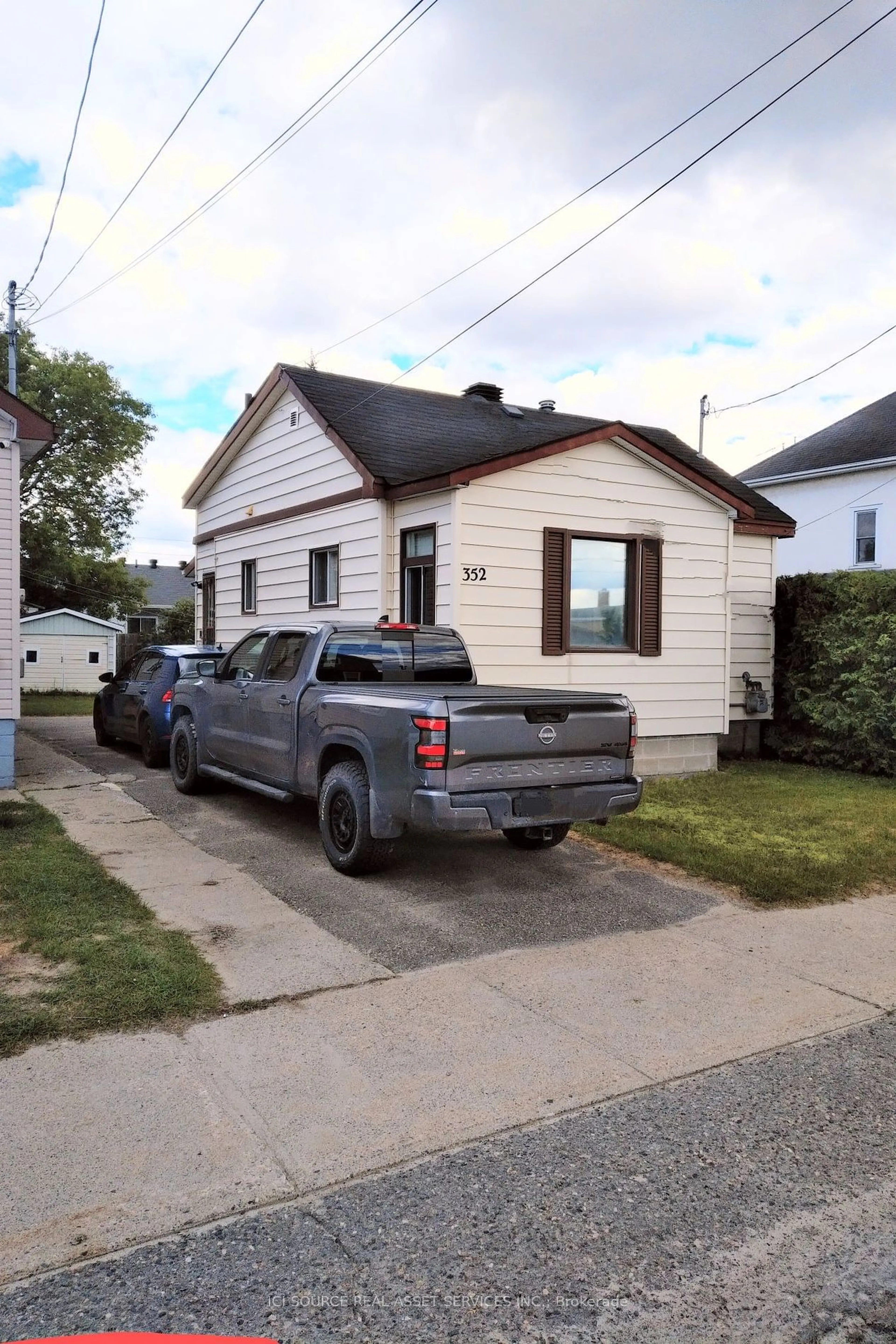 Frontside or backside of a home for 352 Cedar St, Timmins Ontario P4N 2H5