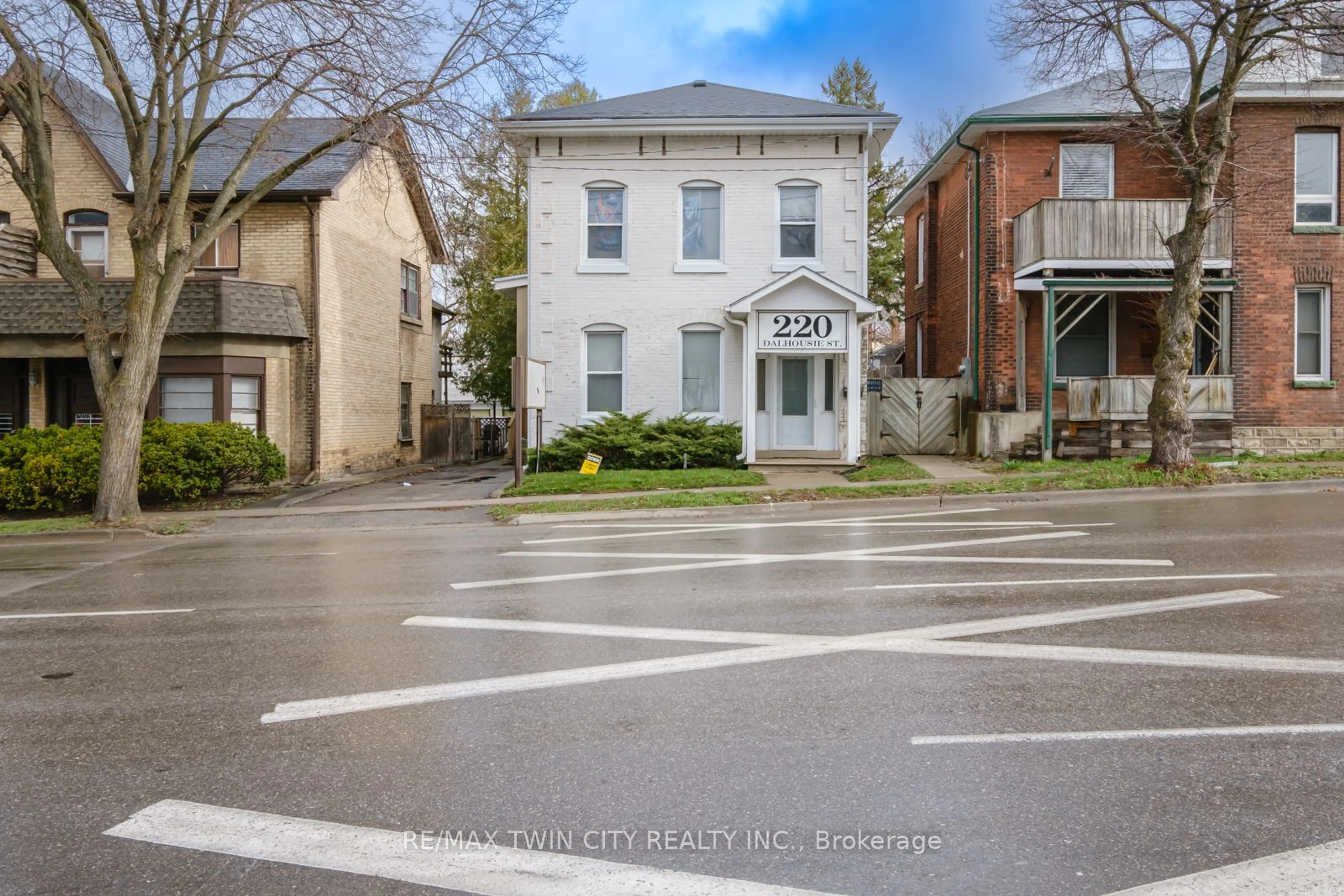 Street view for 220 Dalhousie St, Brantford Ontario N3S 3T7