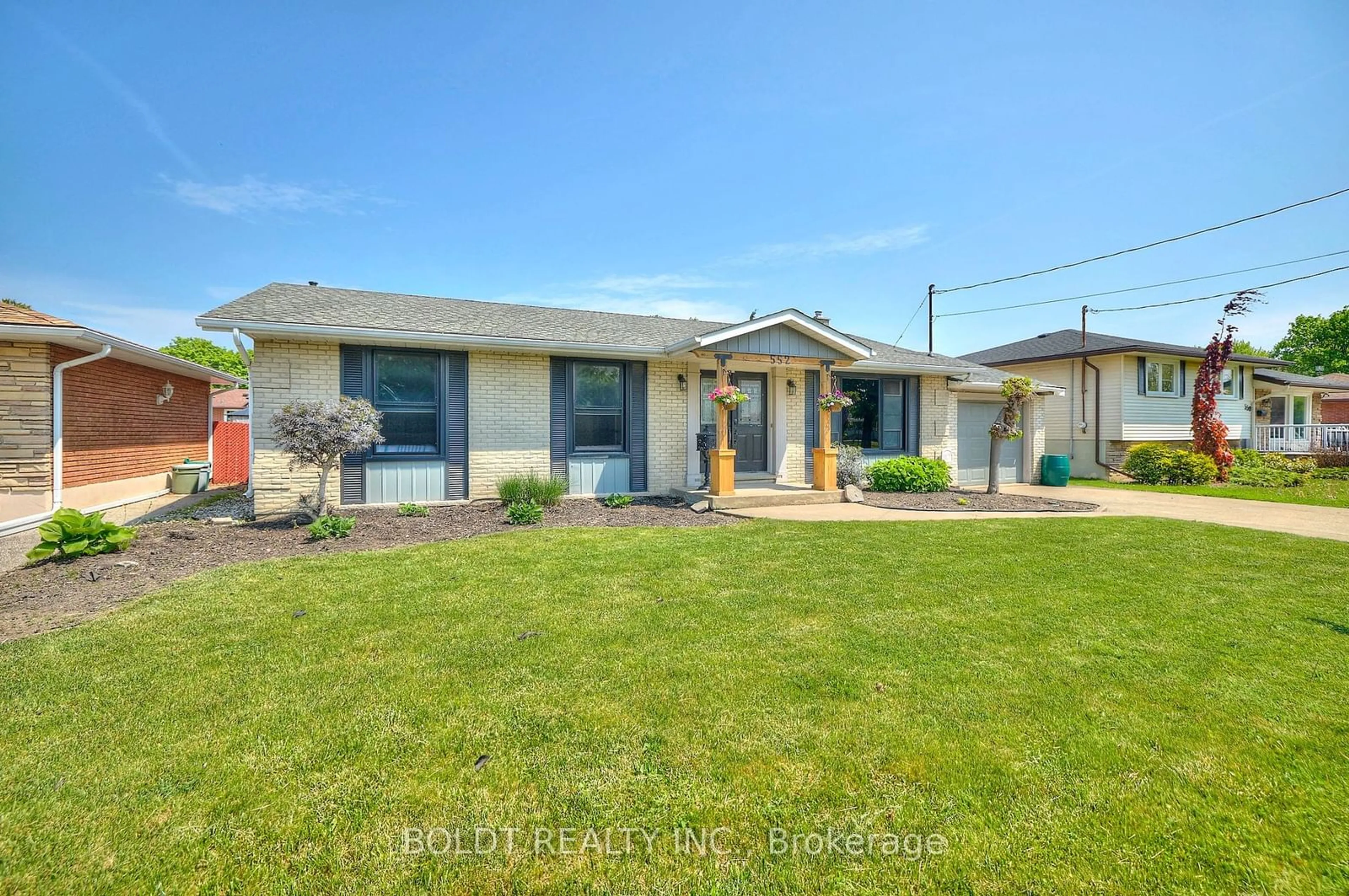 Frontside or backside of a home, the street view for 552 Lake St, St. Catharines Ontario L2N 4H9