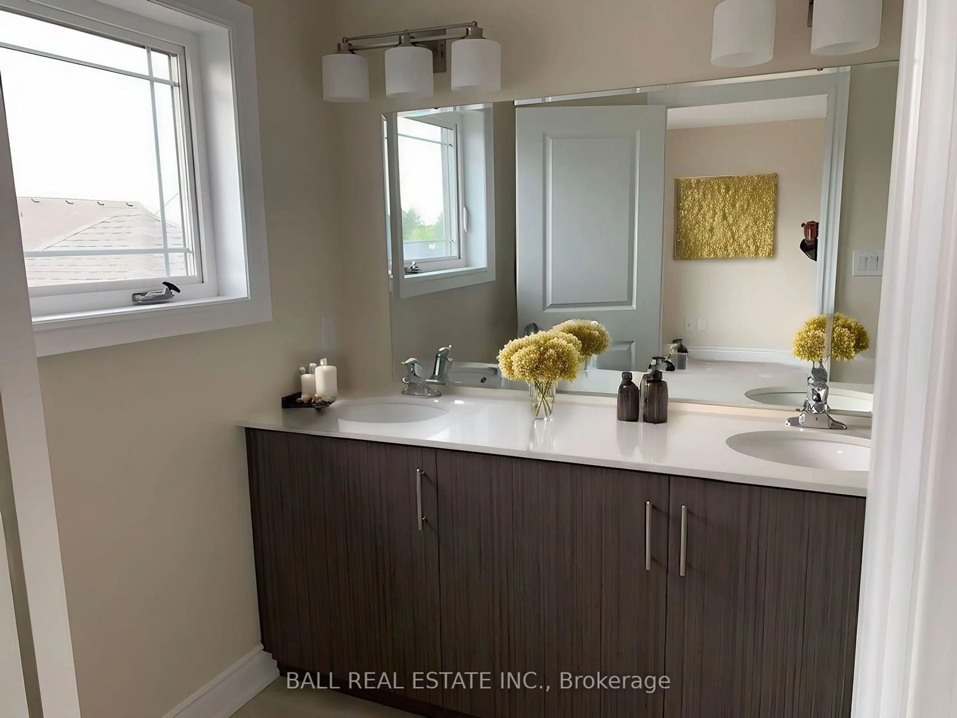 Contemporary bathroom for 1119 Rippingale Tr, Peterborough Ontario K9H 0J8