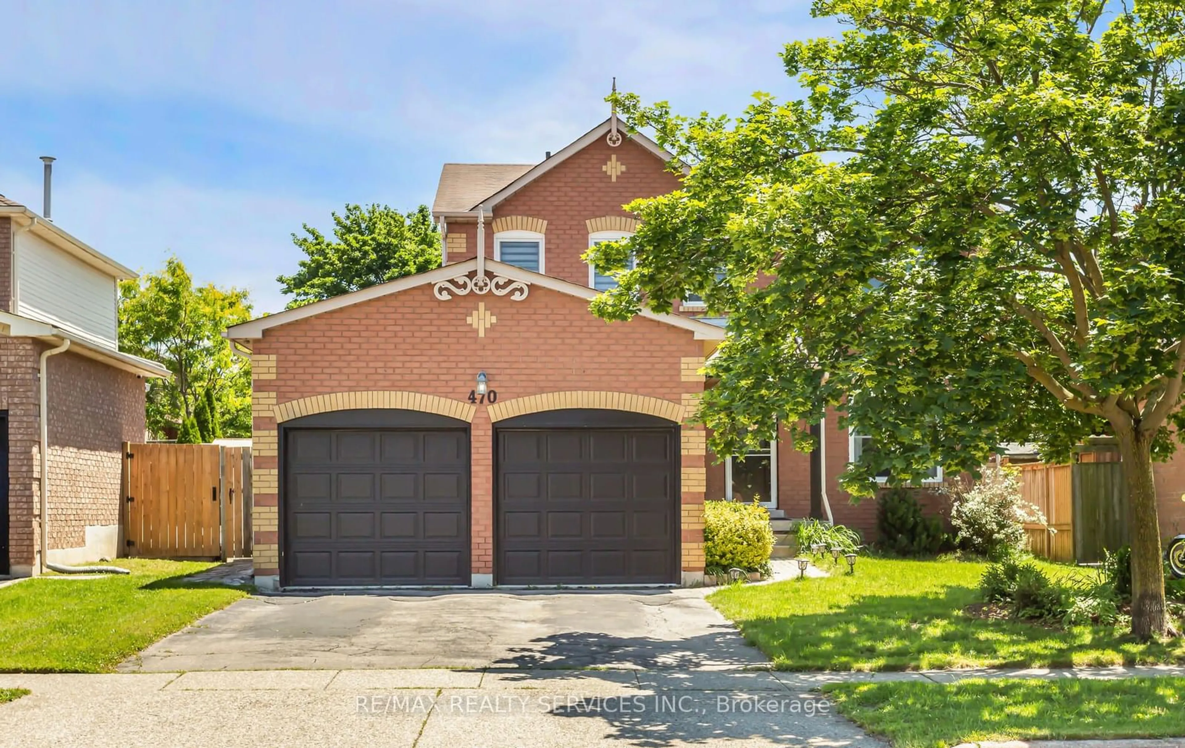 Home with brick exterior material for 470 Burnett Ave, Cambridge Ontario N1T 1L6