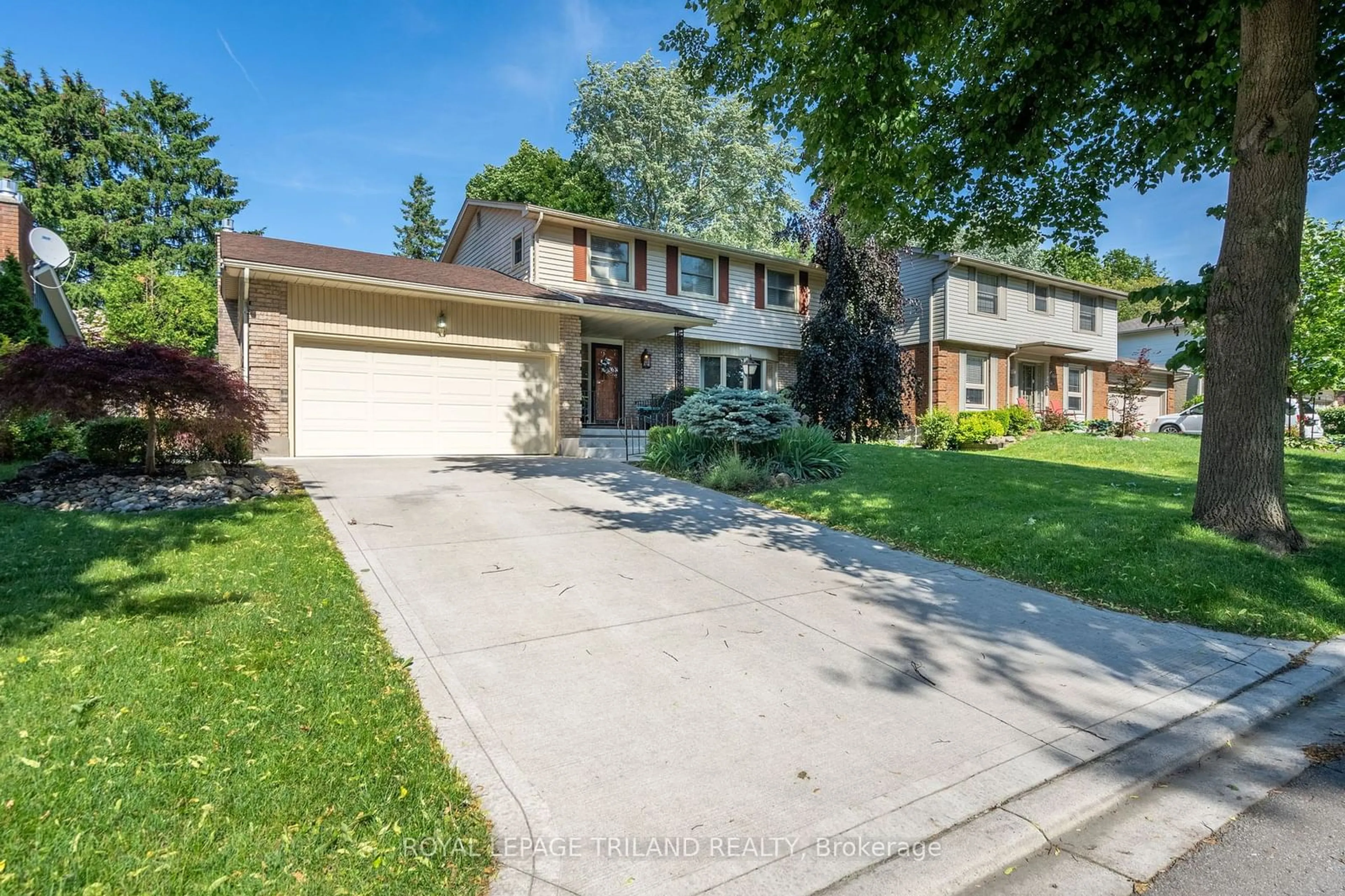 Frontside or backside of a home for 34 Runnymede Cres, London Ontario N6G 1Z8