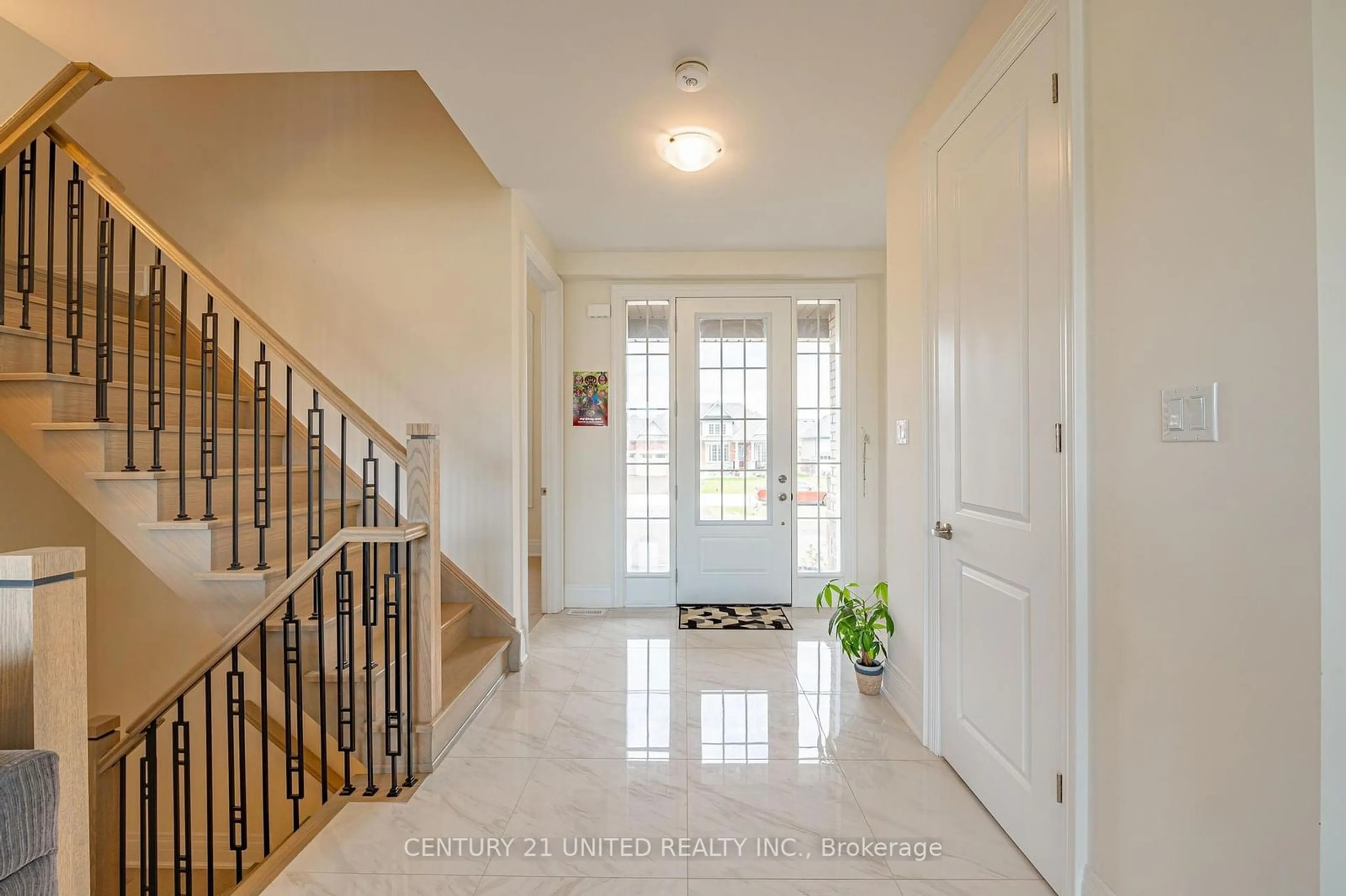 Indoor entryway for 15 Golden Meadows Dr #33, Otonabee-South Monaghan Ontario K9J 0H6